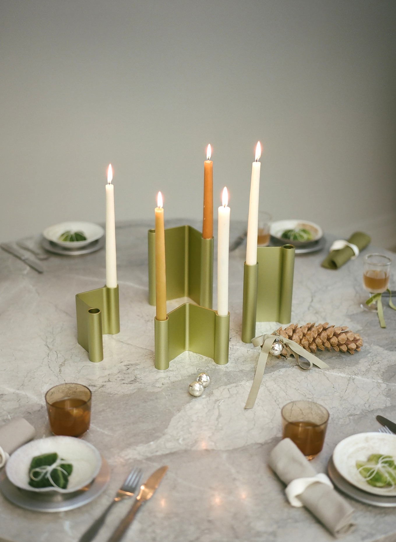 MUUTO Kerzenhalter: HELLGRÜN