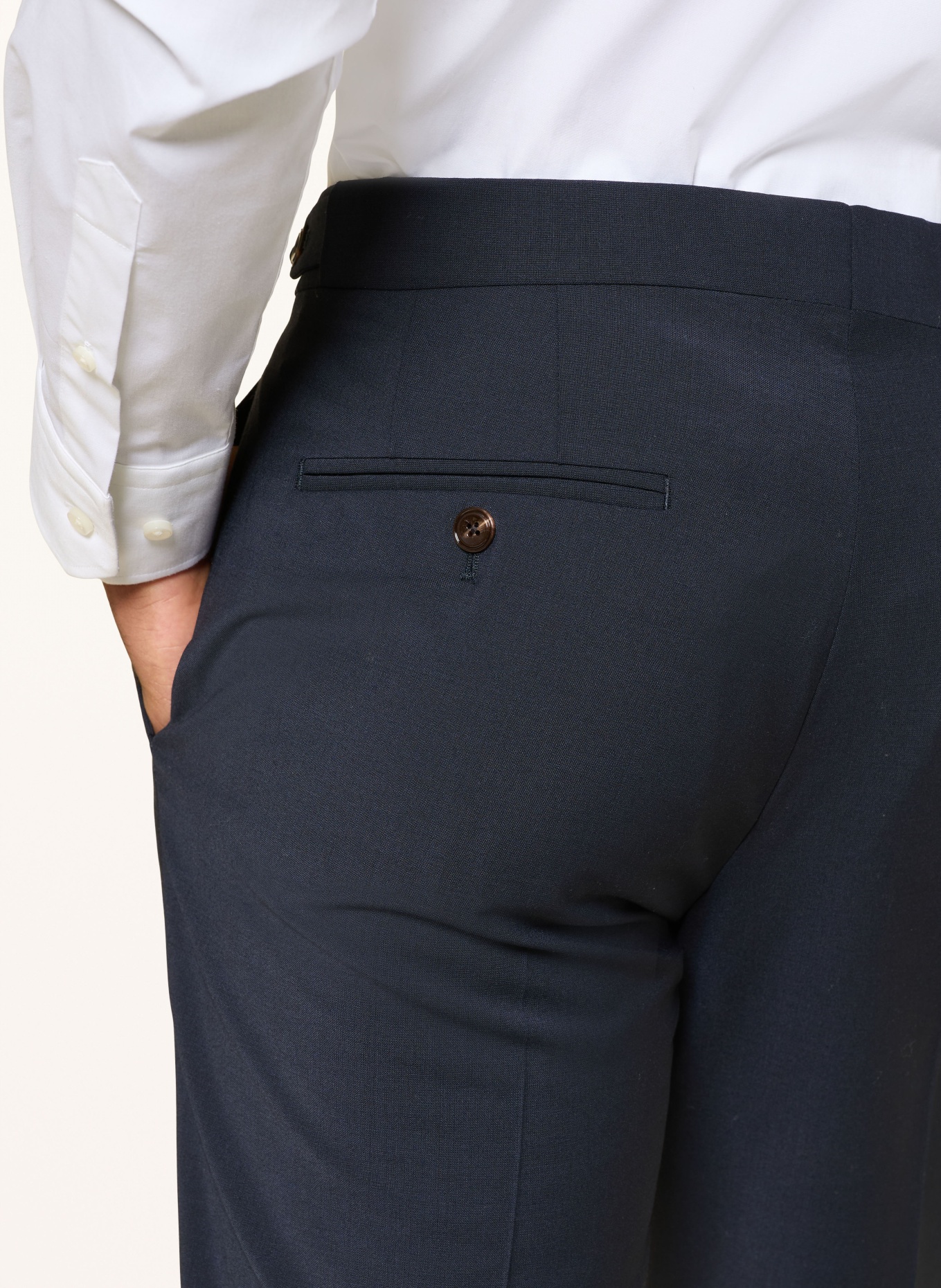 REISS Kombinéza PROMISE Extra Slim Fit: TMAVĚ MODRÁ