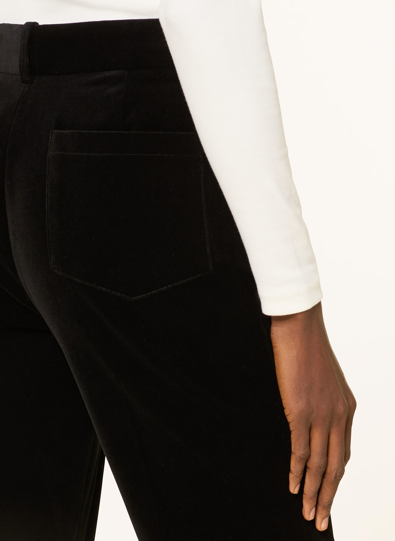 REISS Bootcut-Hose MYRTLE aus Samt: SCHWARZ