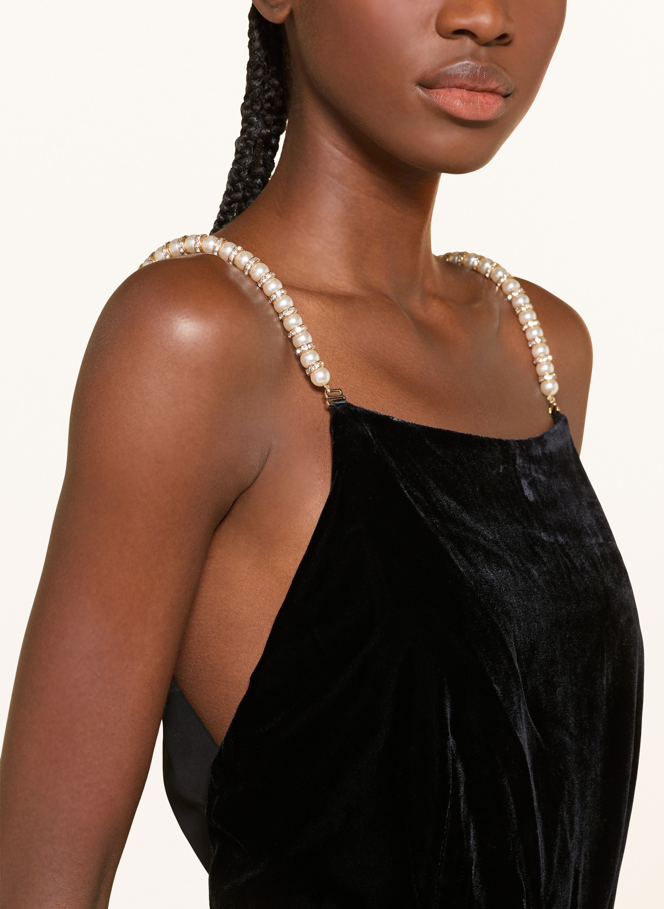 SANDRO Jumpsuit aus Samt mit Schmuckperlen: SCHWARZ / WEISS