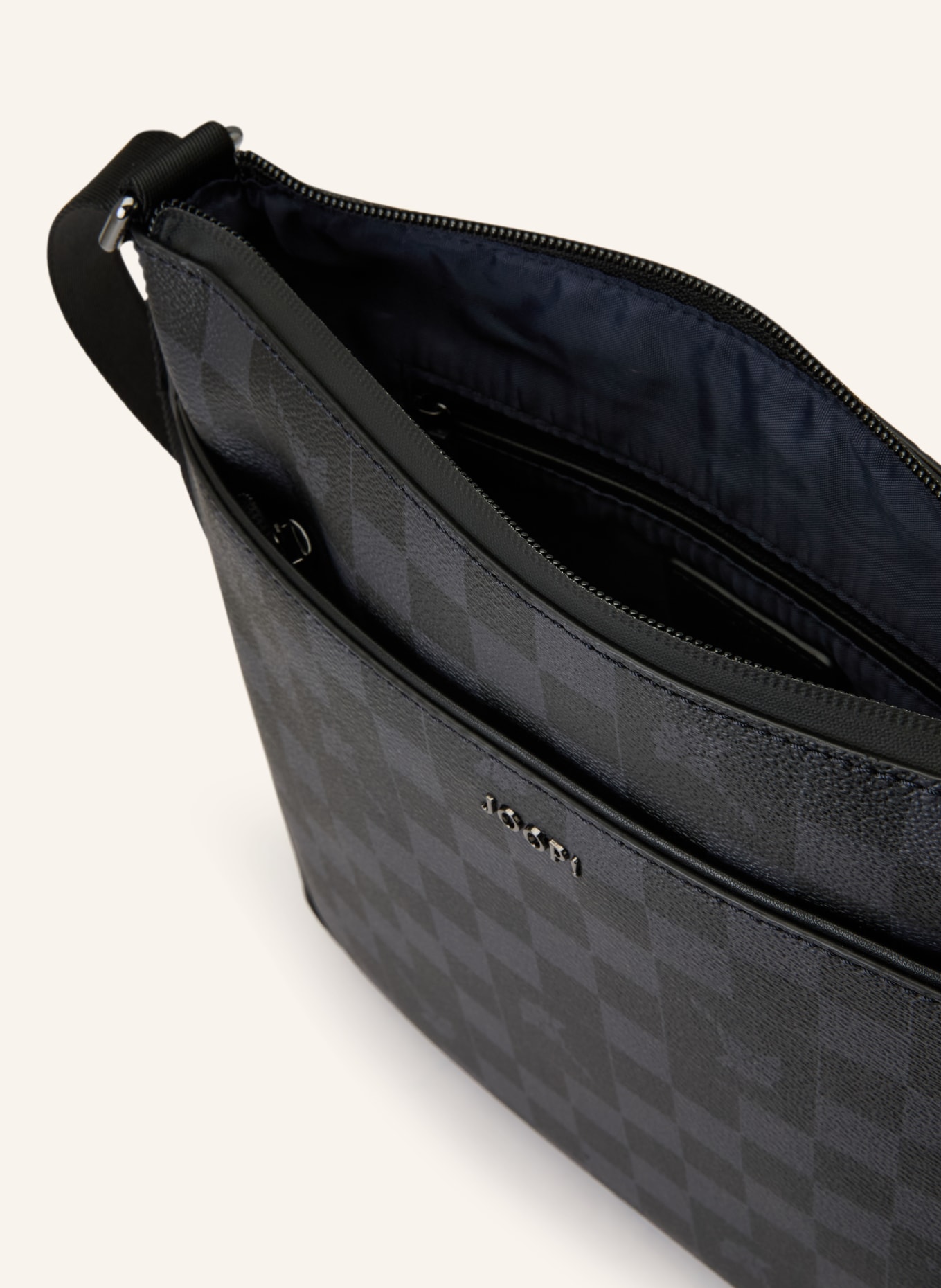 JOOP! Taška přes rameno CORTINA PIAZZA MILLIAN: ČERNÁ / TMAVĚ ŠEDÁ