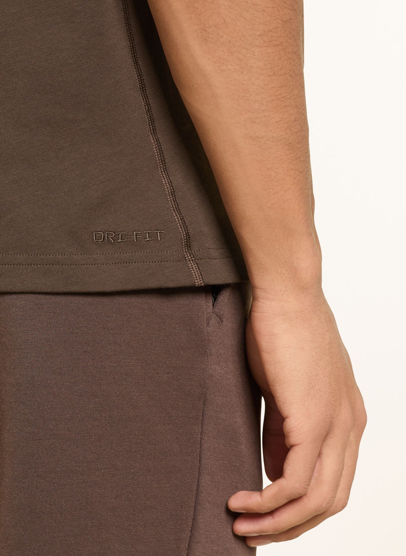 Nike T-shirt: DARK BROWN