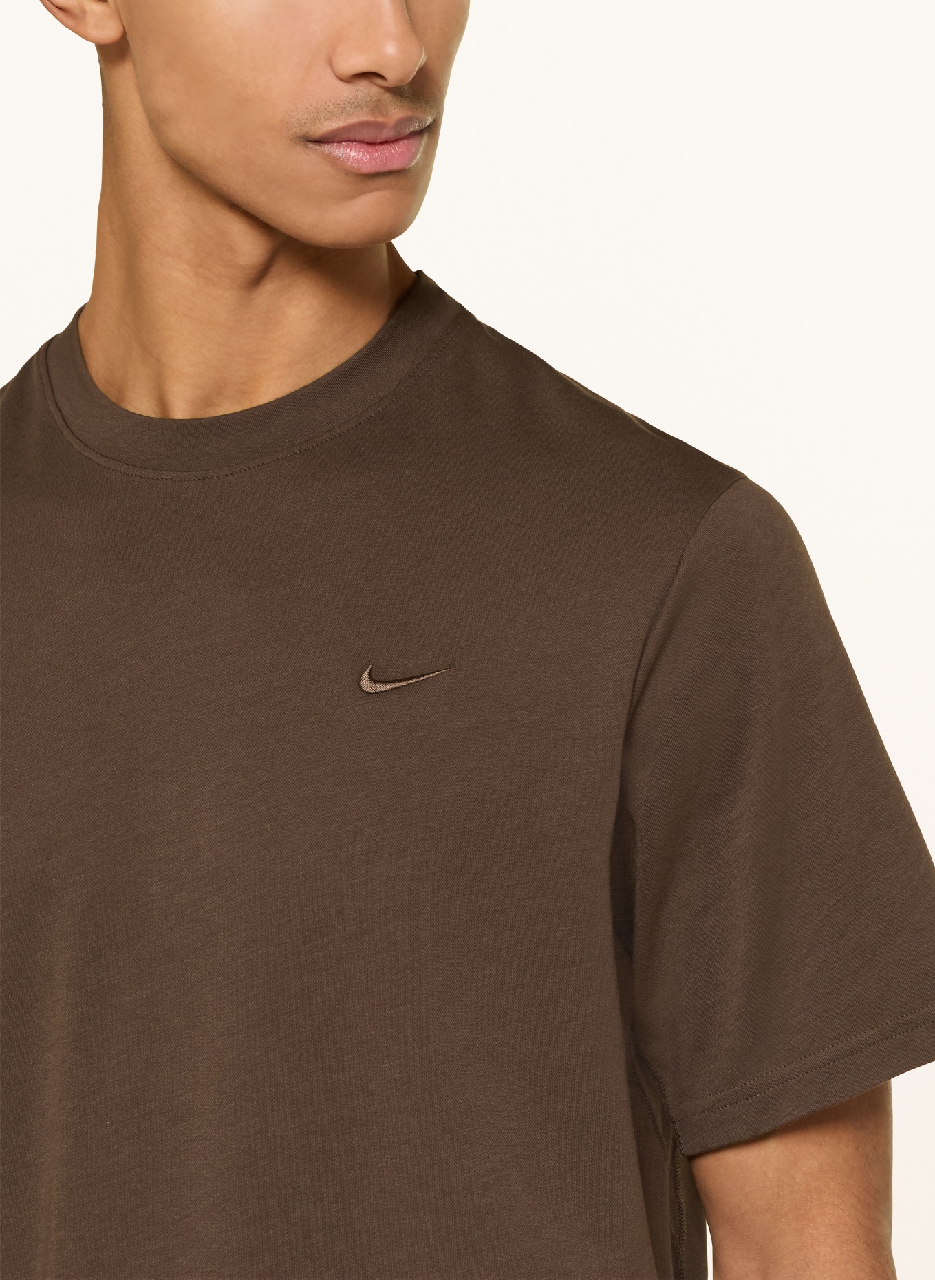 Nike T-shirt: DARK BROWN