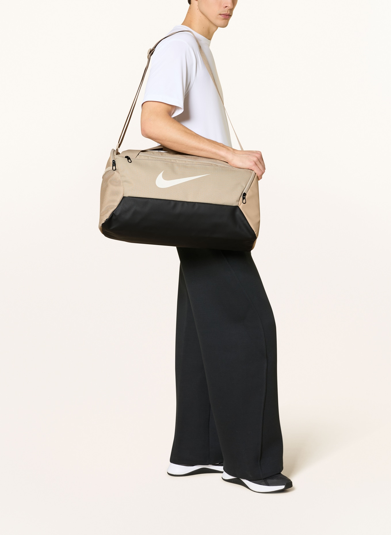 Nike Sporttasche NIKE BRASILIA 9.5: HELLBRAUN / SCHWARZ