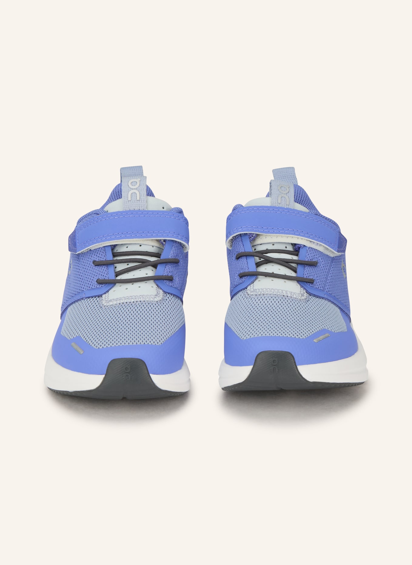 On Sneakersy CLOUD PLAY: MODRÁ