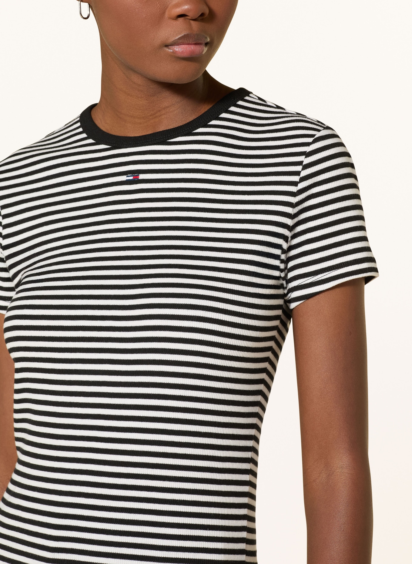 TOMMY JEANS T-Shirt: SCHWARZ / WEISS