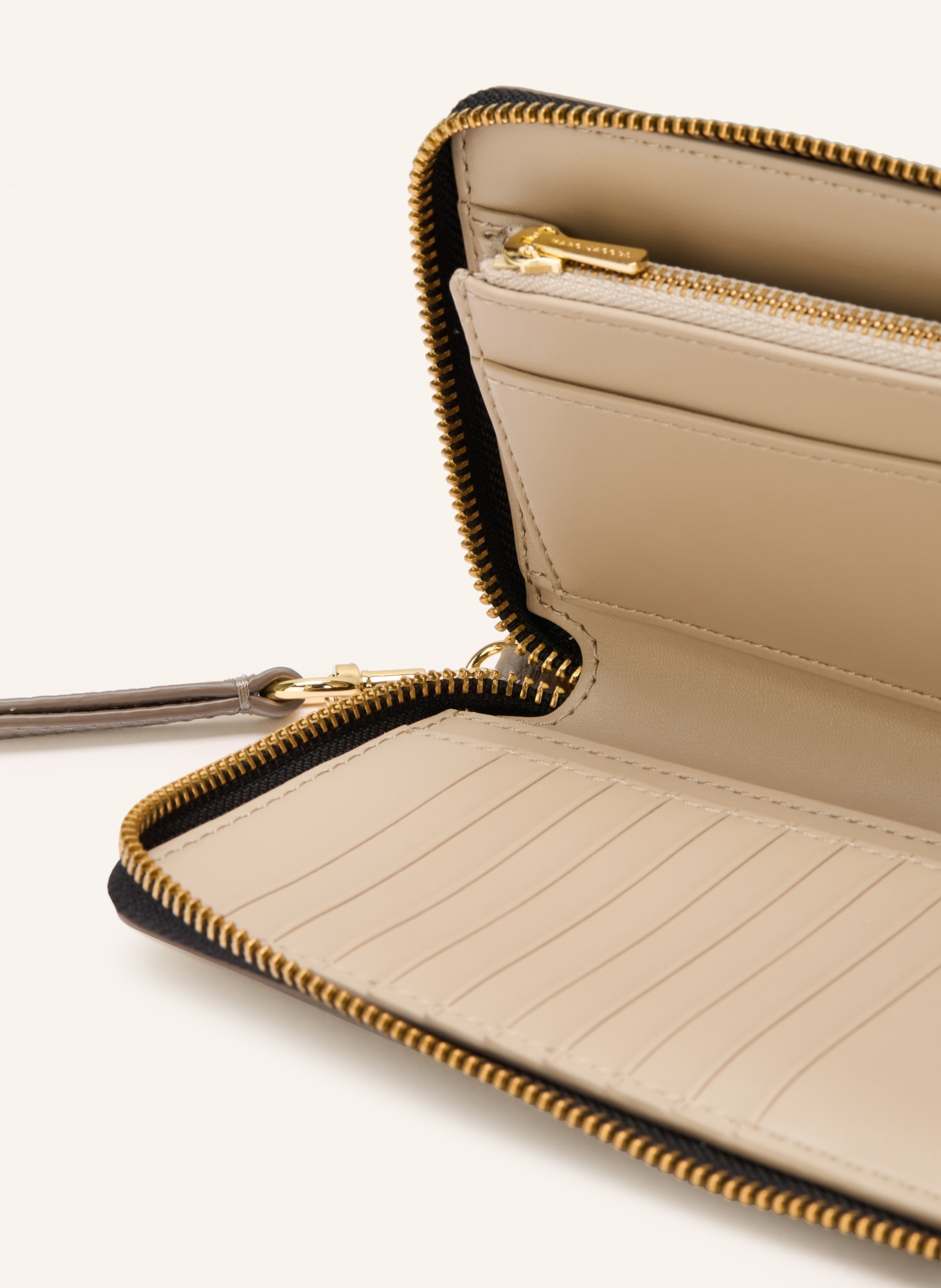 MARC JACOBS Portfel THE CONTINENTAL WALLET: SZAROBRĄZOWY