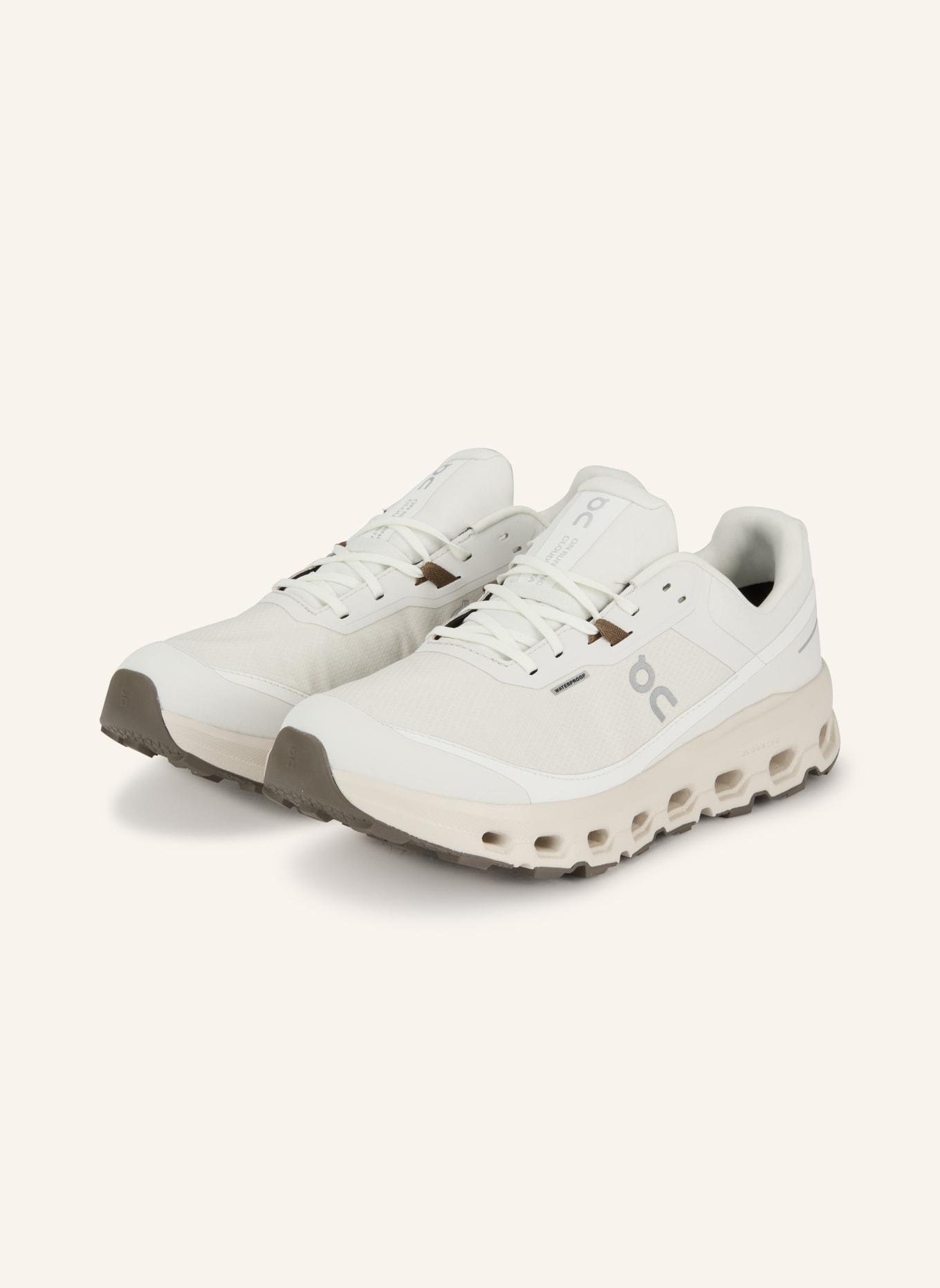 On CLOUDVISTA 2 WATERPROOF trail running shoes: CREAM / WHITE