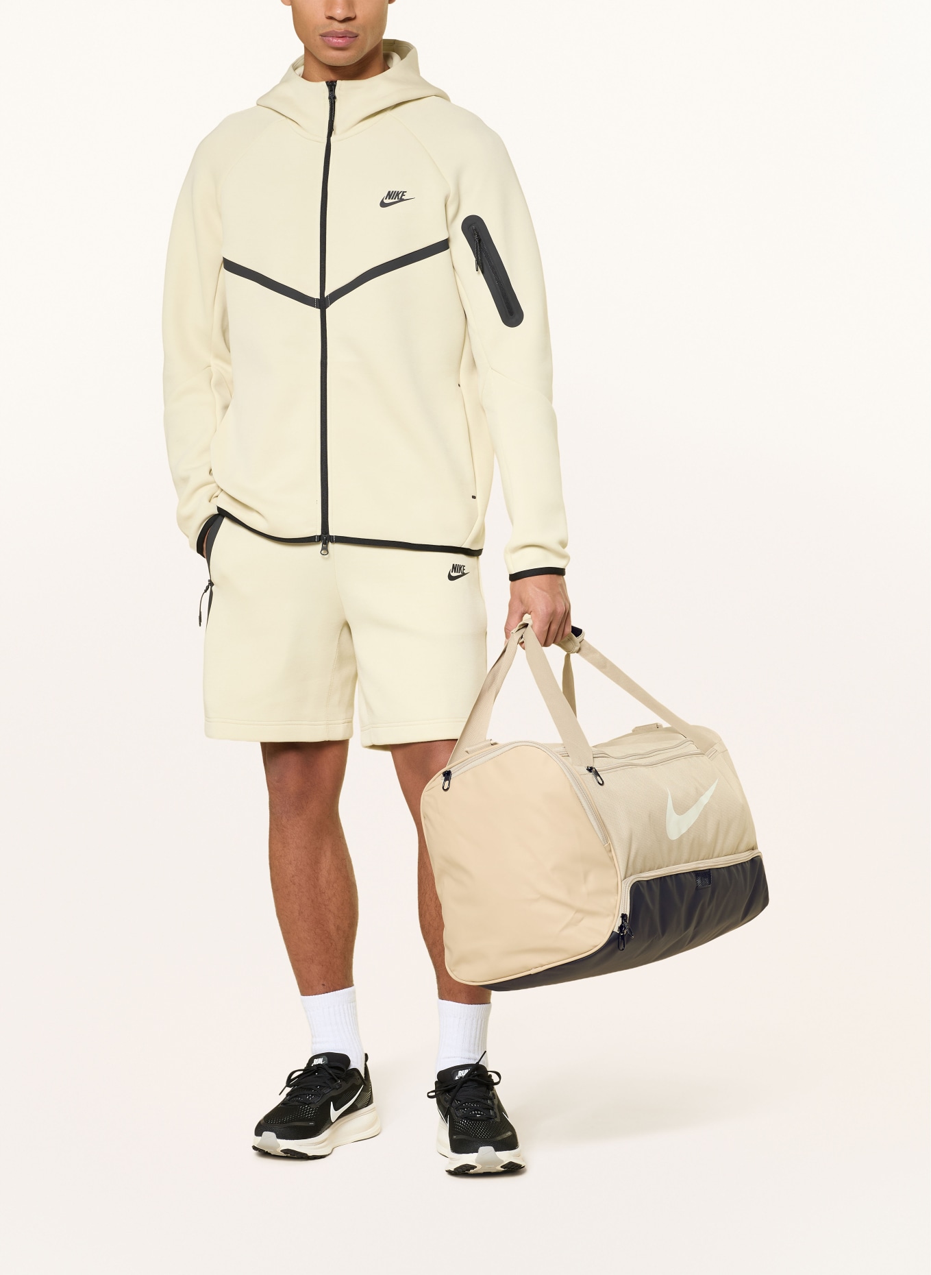 Nike Sporttasche NIKE BRASILIA 9.5: KHAKI / SCHWARZ