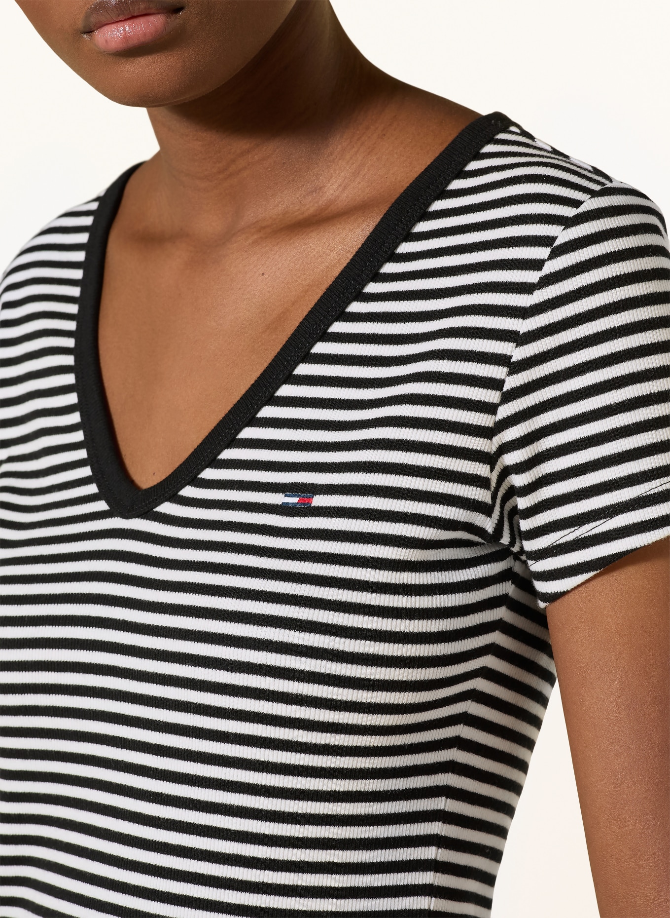 TOMMY JEANS T-Shirt: SCHWARZ / WEISS