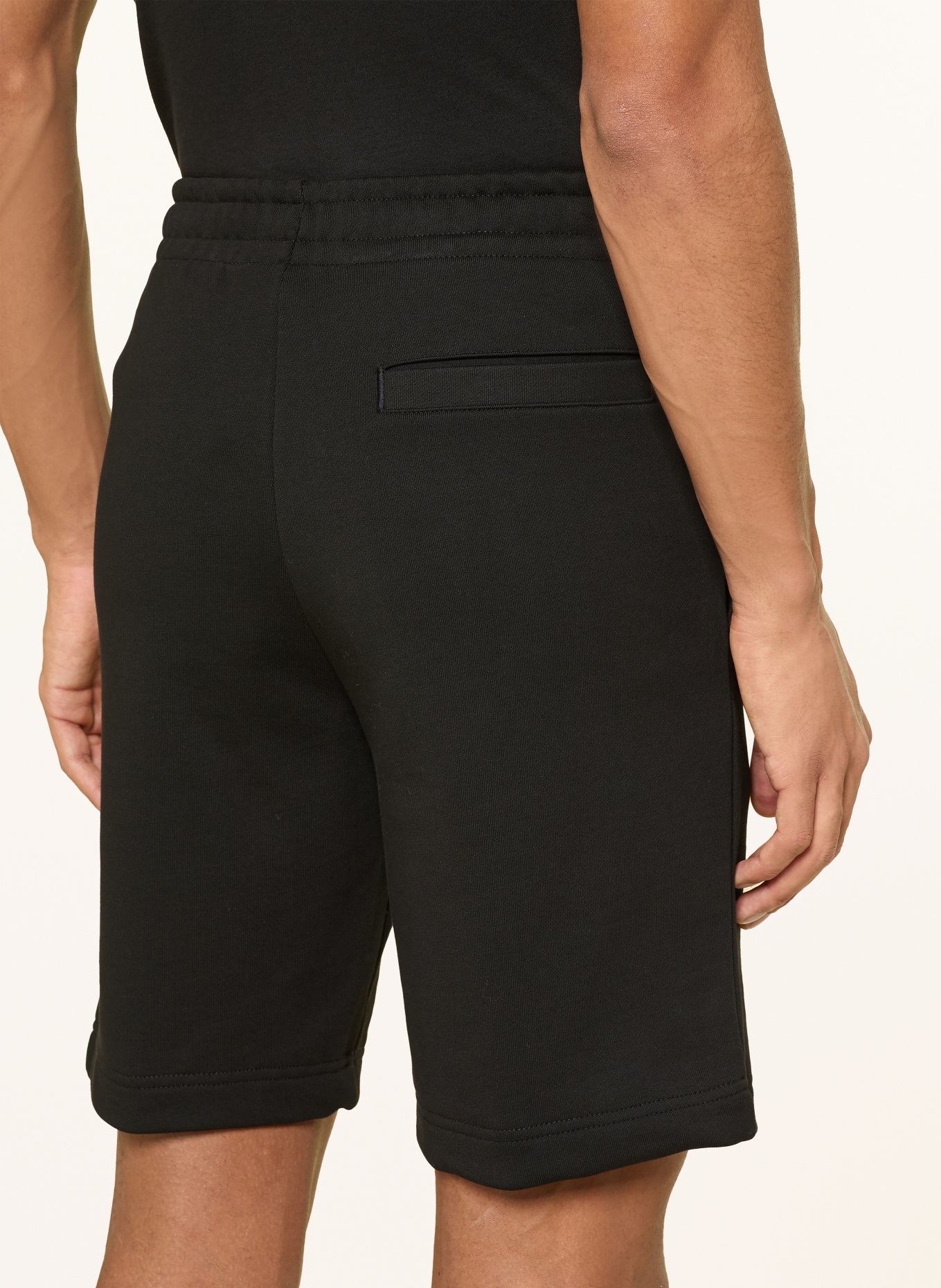 LACOSTE Sweatshorts: SCHWARZ