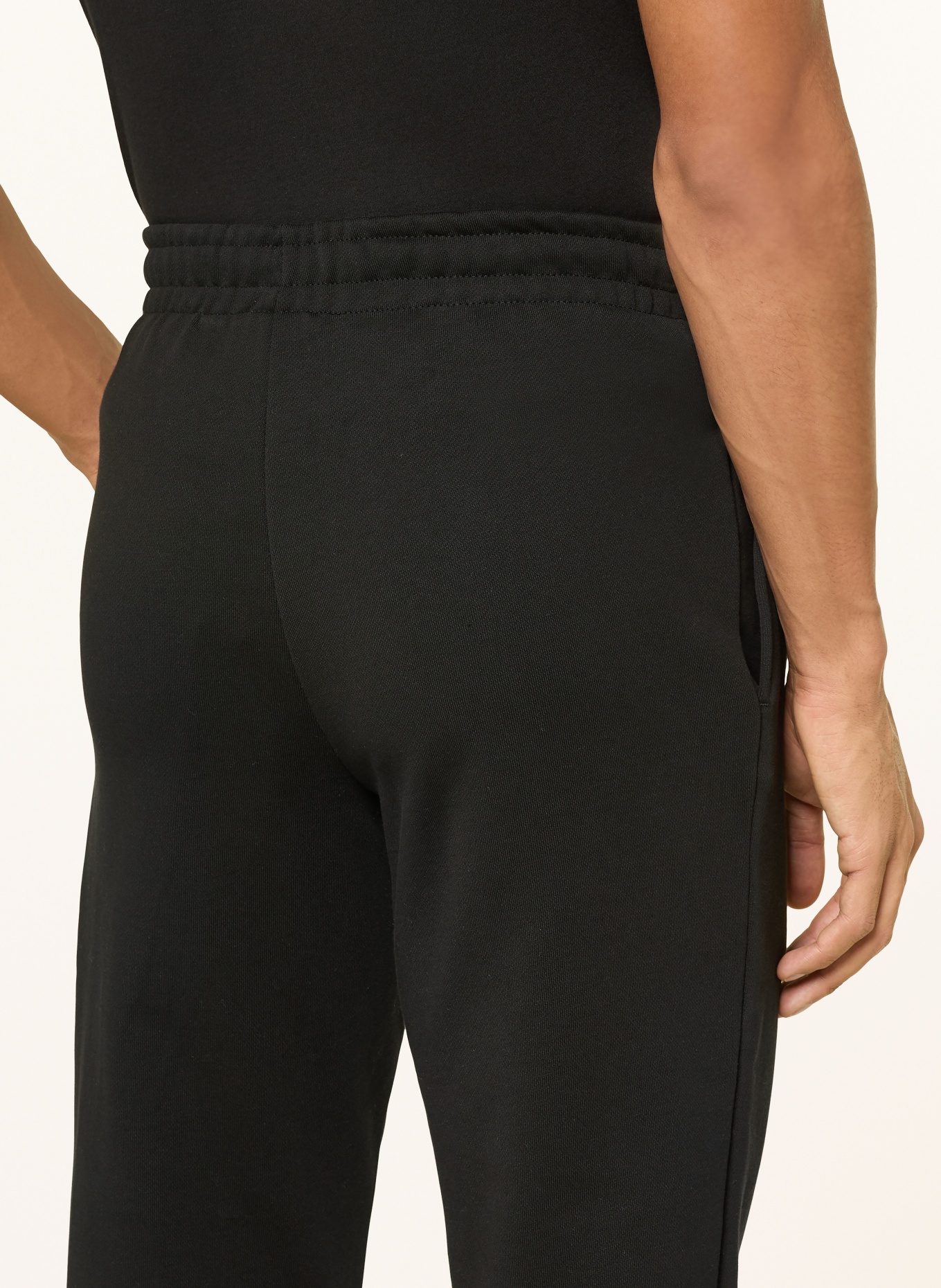 LACOSTE Sweatpants: SCHWARZ