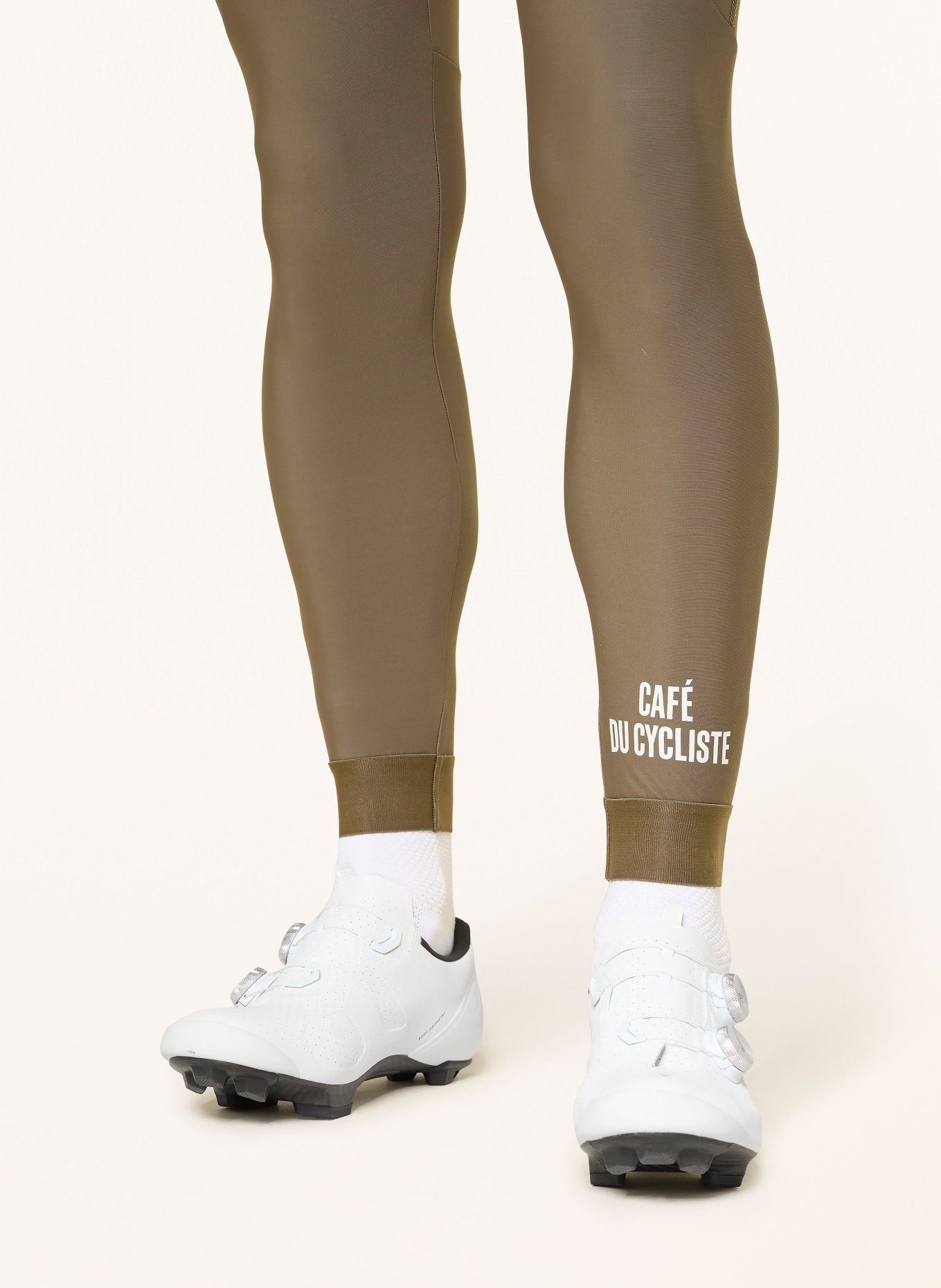 CAFÉ DU CYCLISTE Spodenki kolarskie MARIE z szelkami i wyściełaną wkładką: OLIWKOWY
