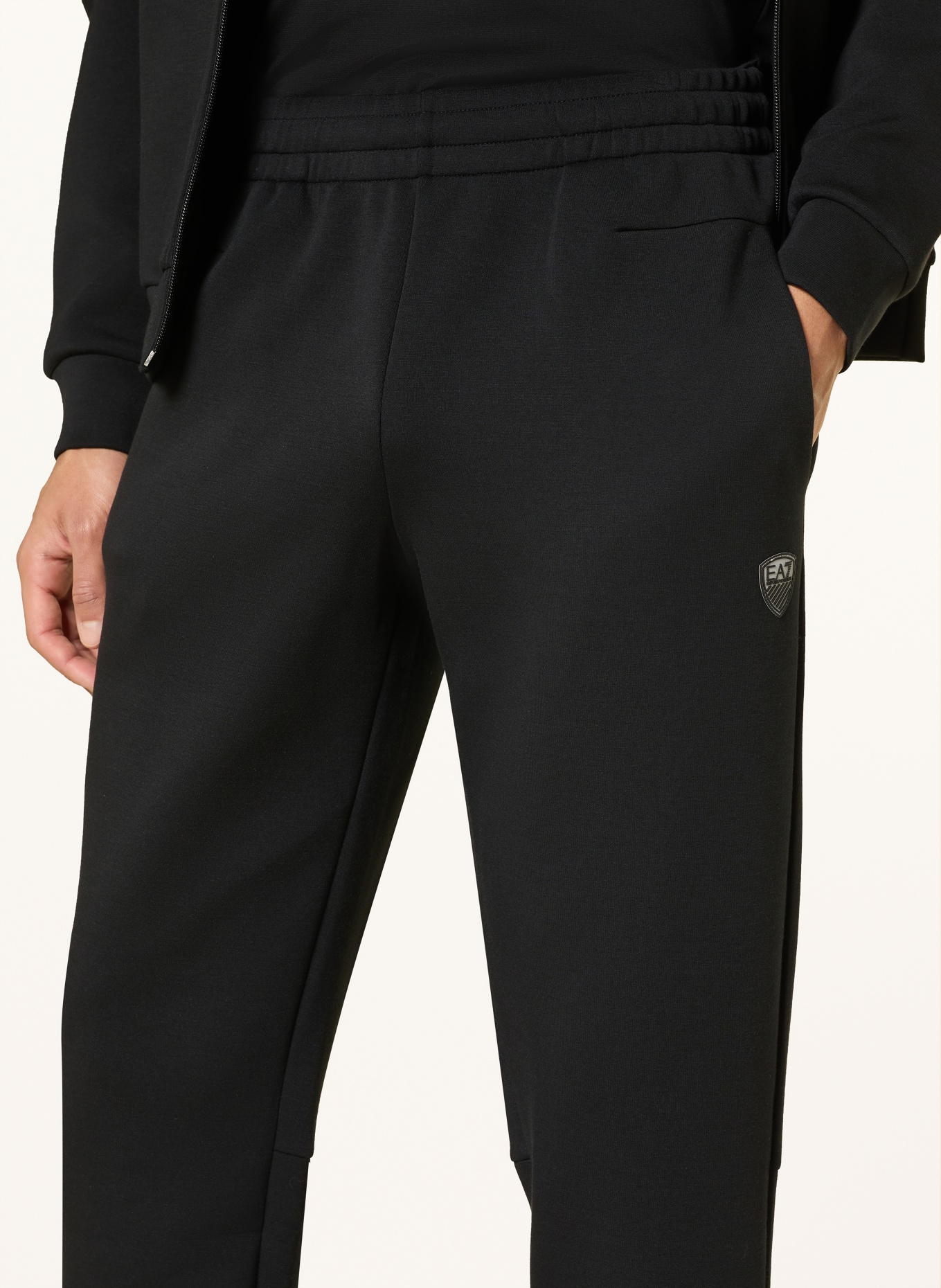 EA7 EMPORIO ARMANI Trainingsanzug TRAIN PREMIUM: SCHWARZ