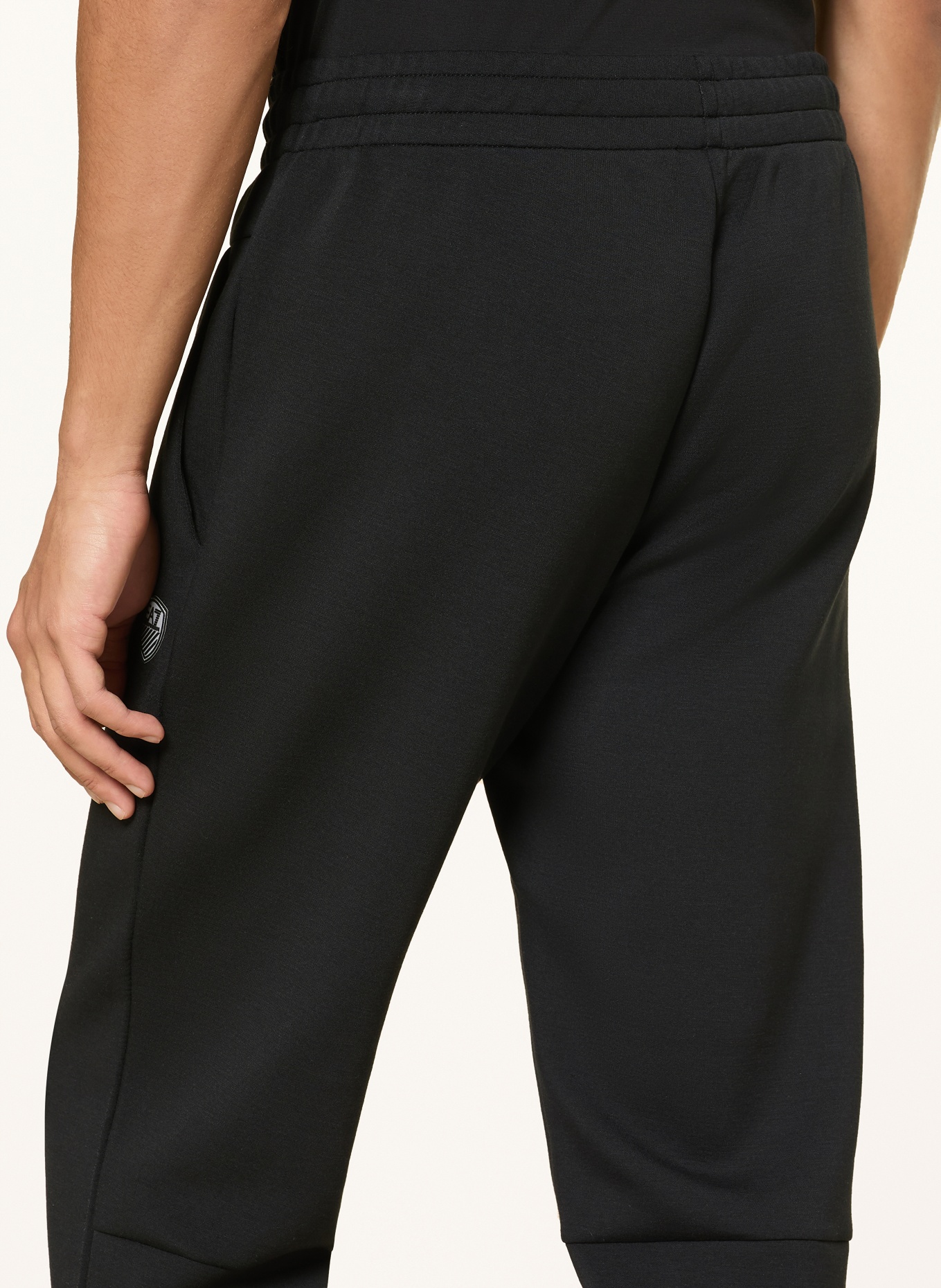 EA7 EMPORIO ARMANI Trainingsanzug TRAIN PREMIUM: SCHWARZ