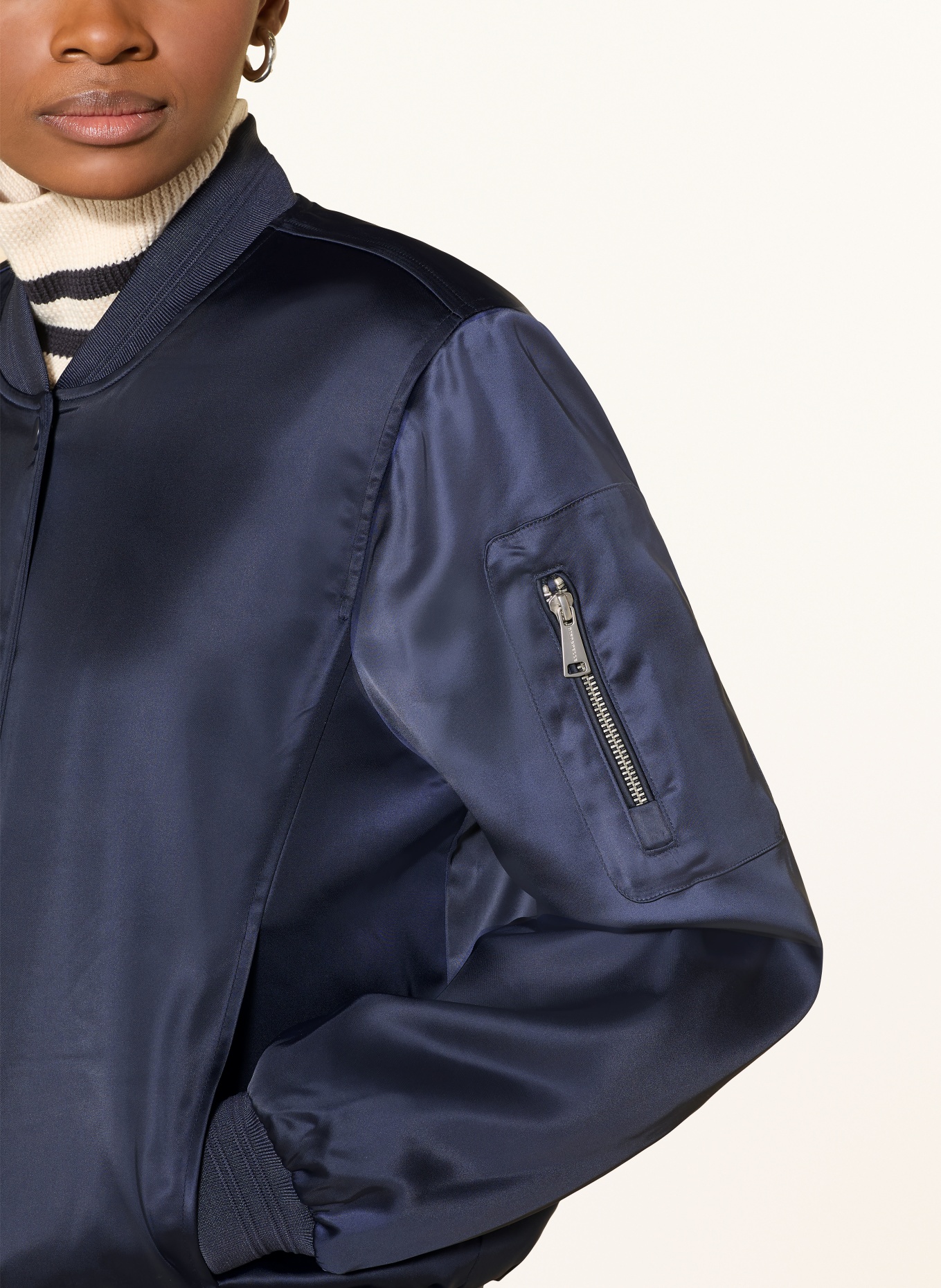 RINO & PELLE Blouson BANNER aus Satin: DUNKELBLAU