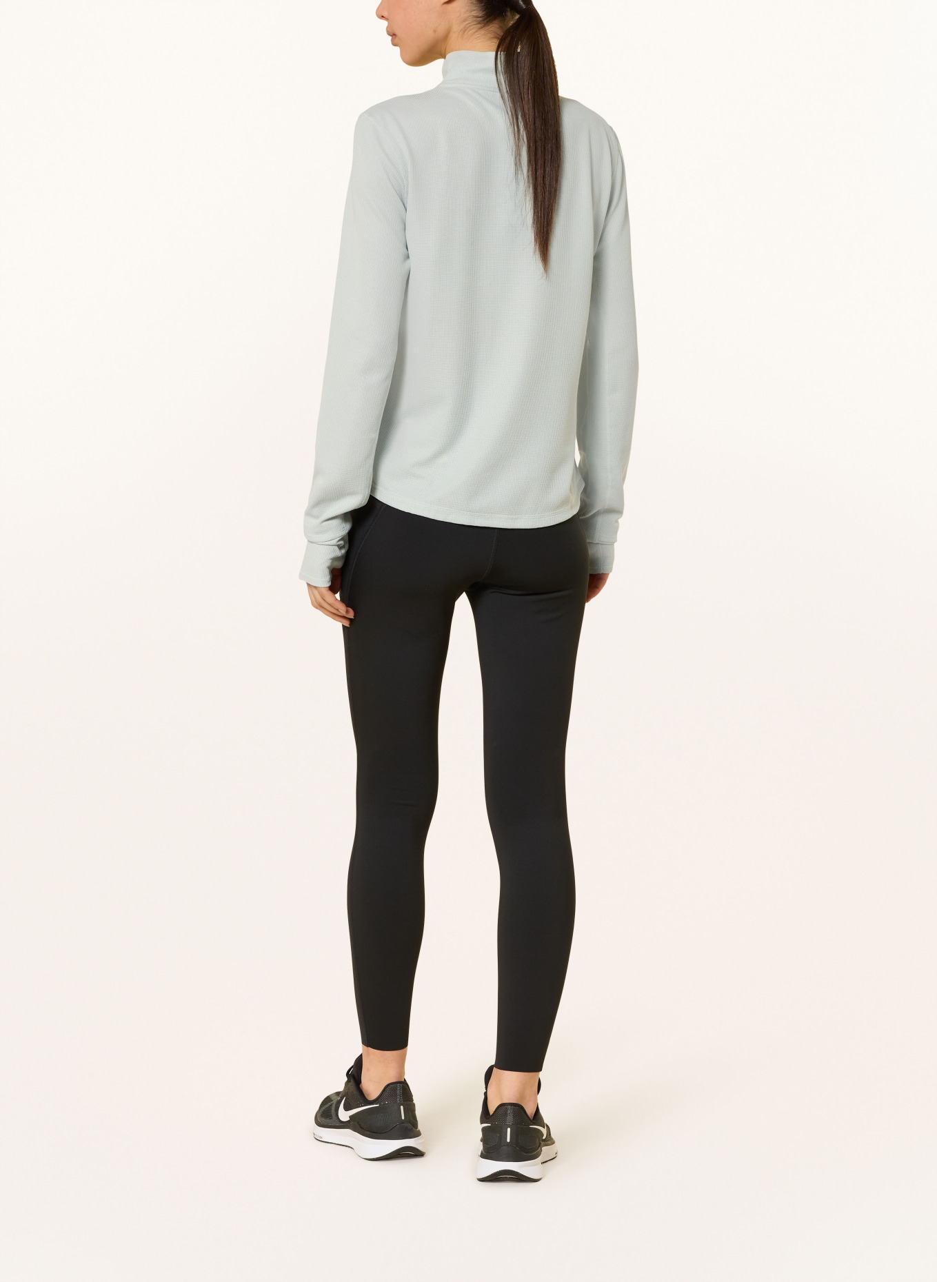 Nike Běžecké tričko TRAIL: SVĚTLE ZELENÁ