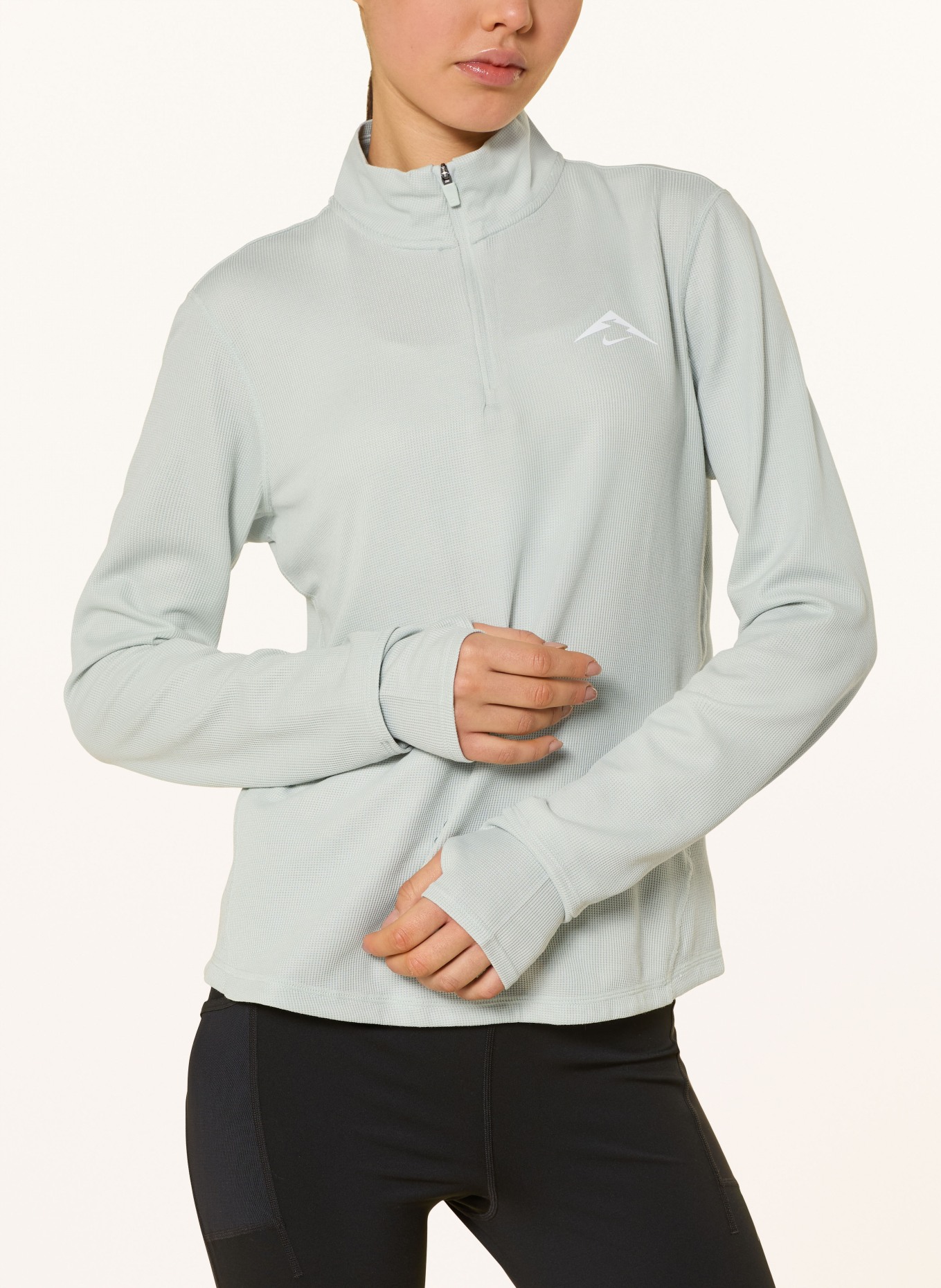 Nike Běžecké tričko TRAIL: SVĚTLE ZELENÁ