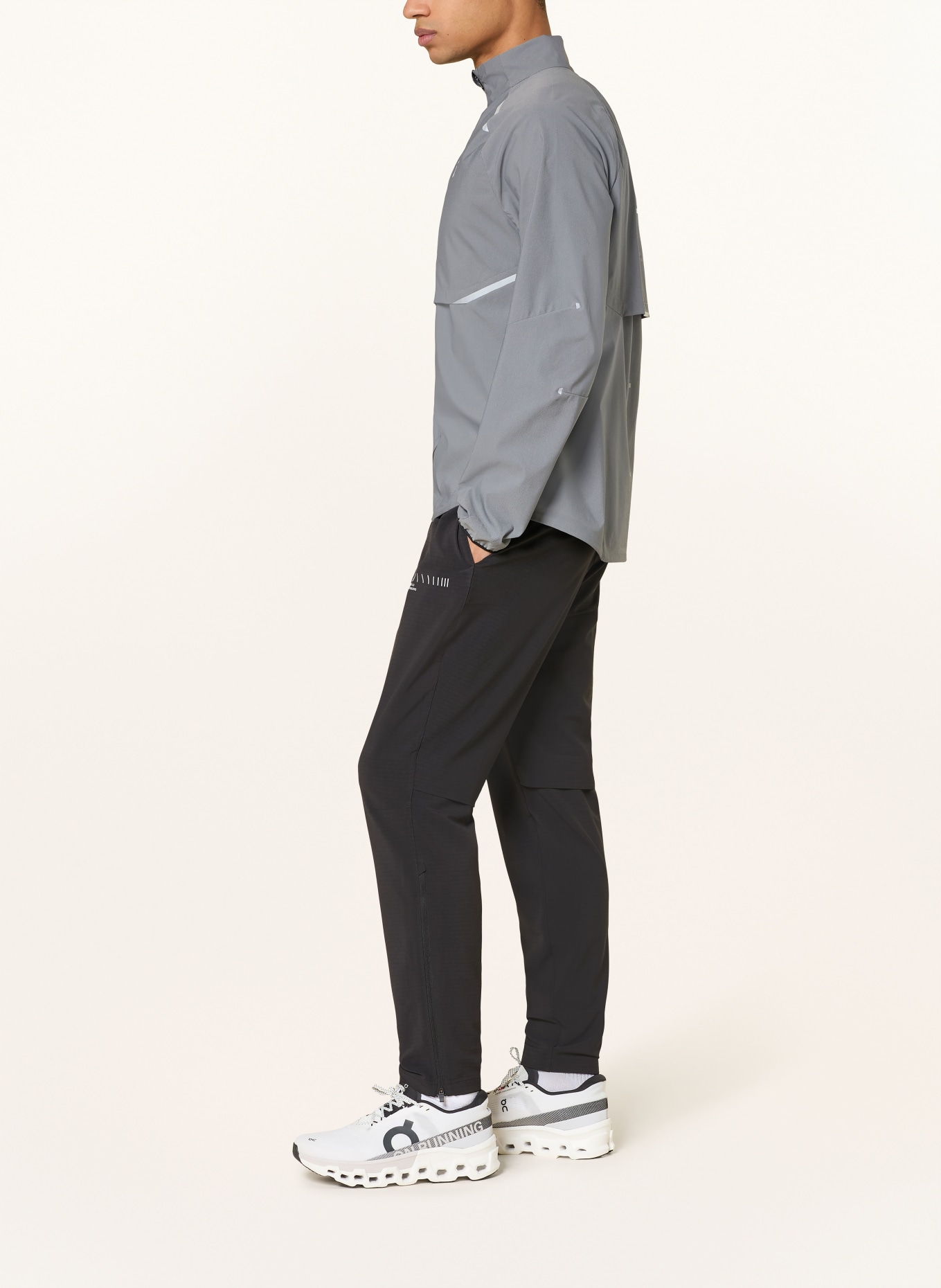 On WEATHER LUMOS running pants: BLACK