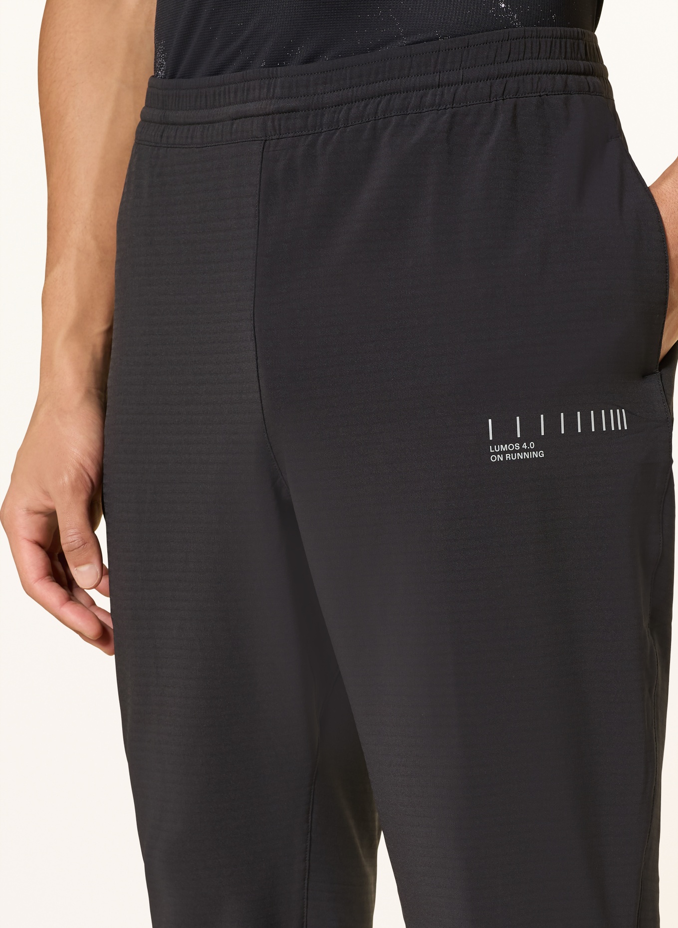 On WEATHER LUMOS running pants: BLACK