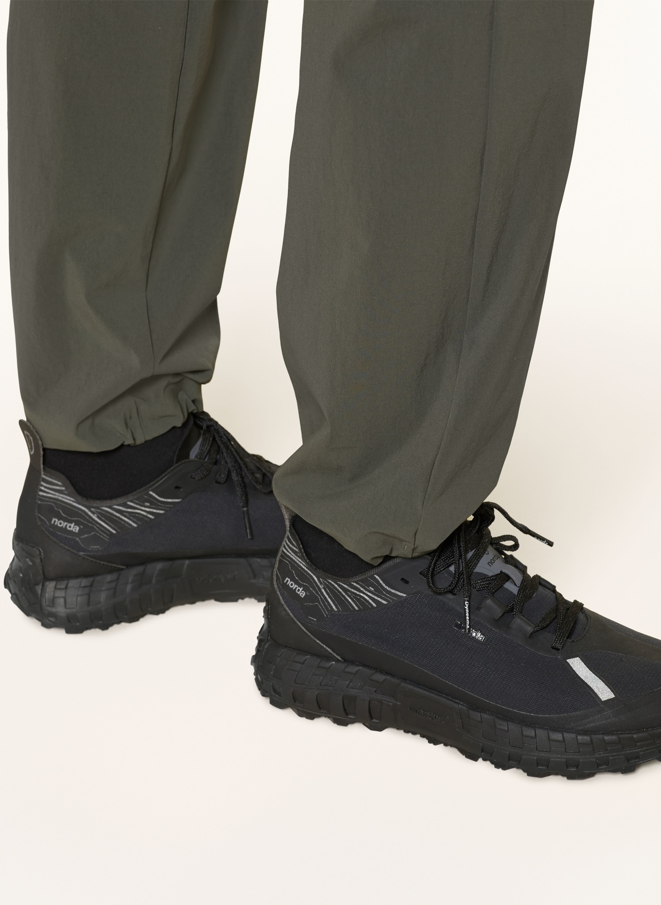 PAS NORMAL STUDIOS BALANCE running pants: OLIVE