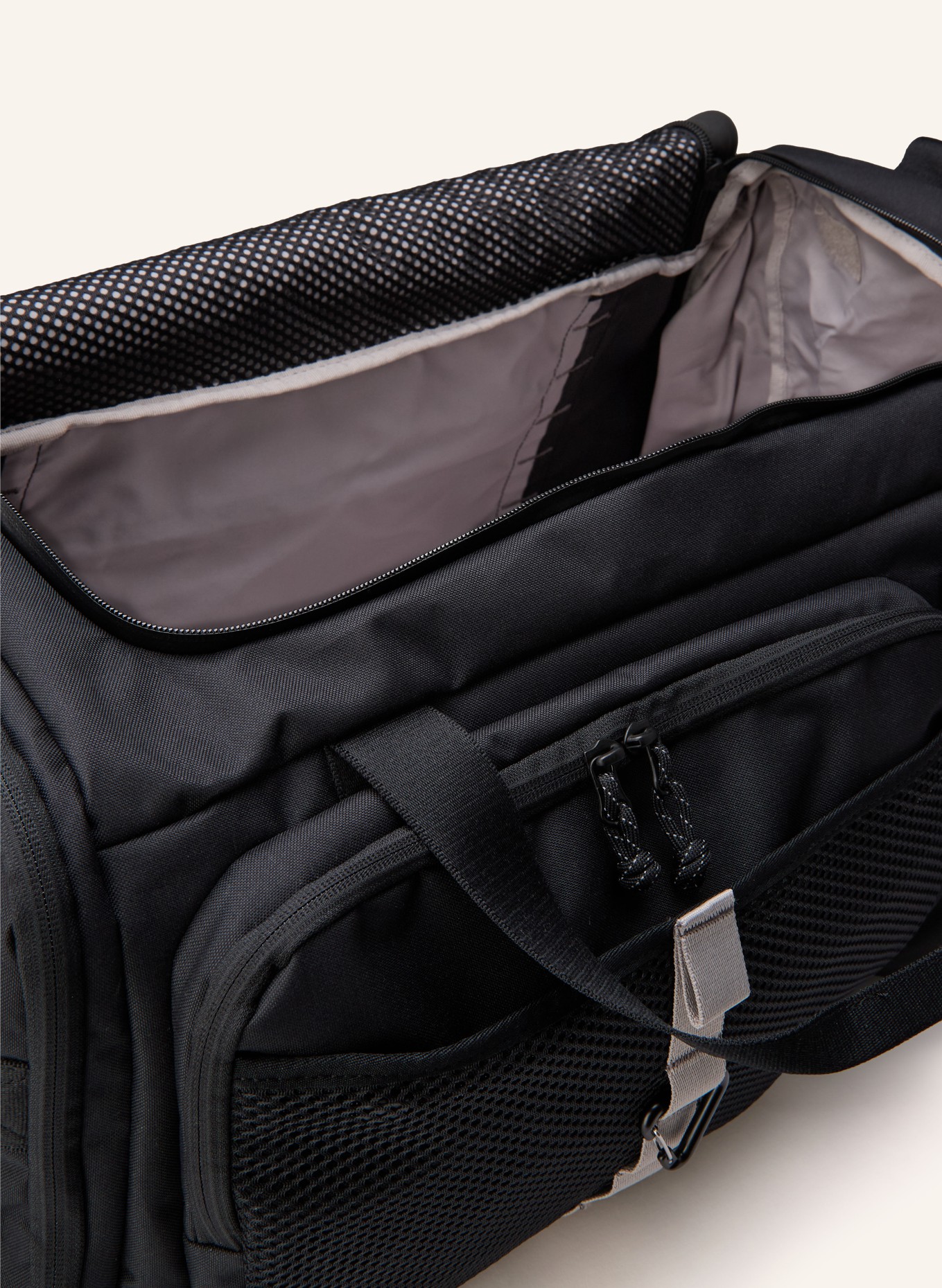 Nike ACG DAYMAX sports bag: BLACK / LIGHT GRAY