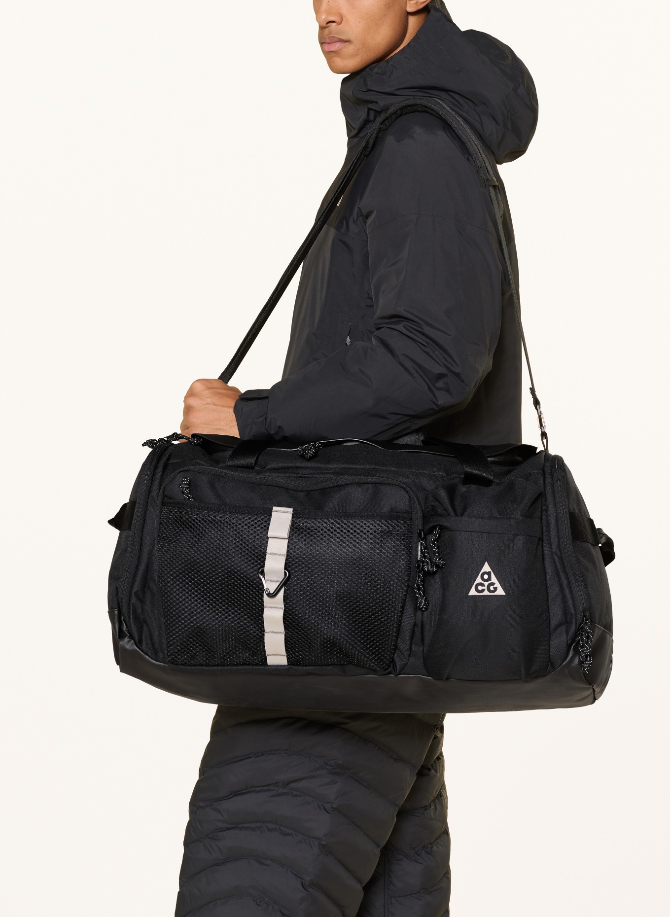 Nike ACG DAYMAX sports bag: BLACK / LIGHT GRAY