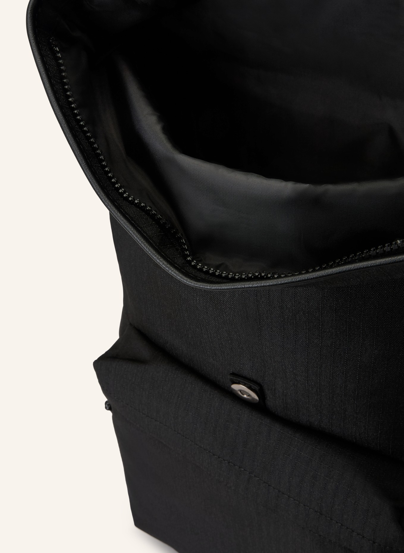 BOGNER Rucksack MYOKO LEON: SCHWARZ