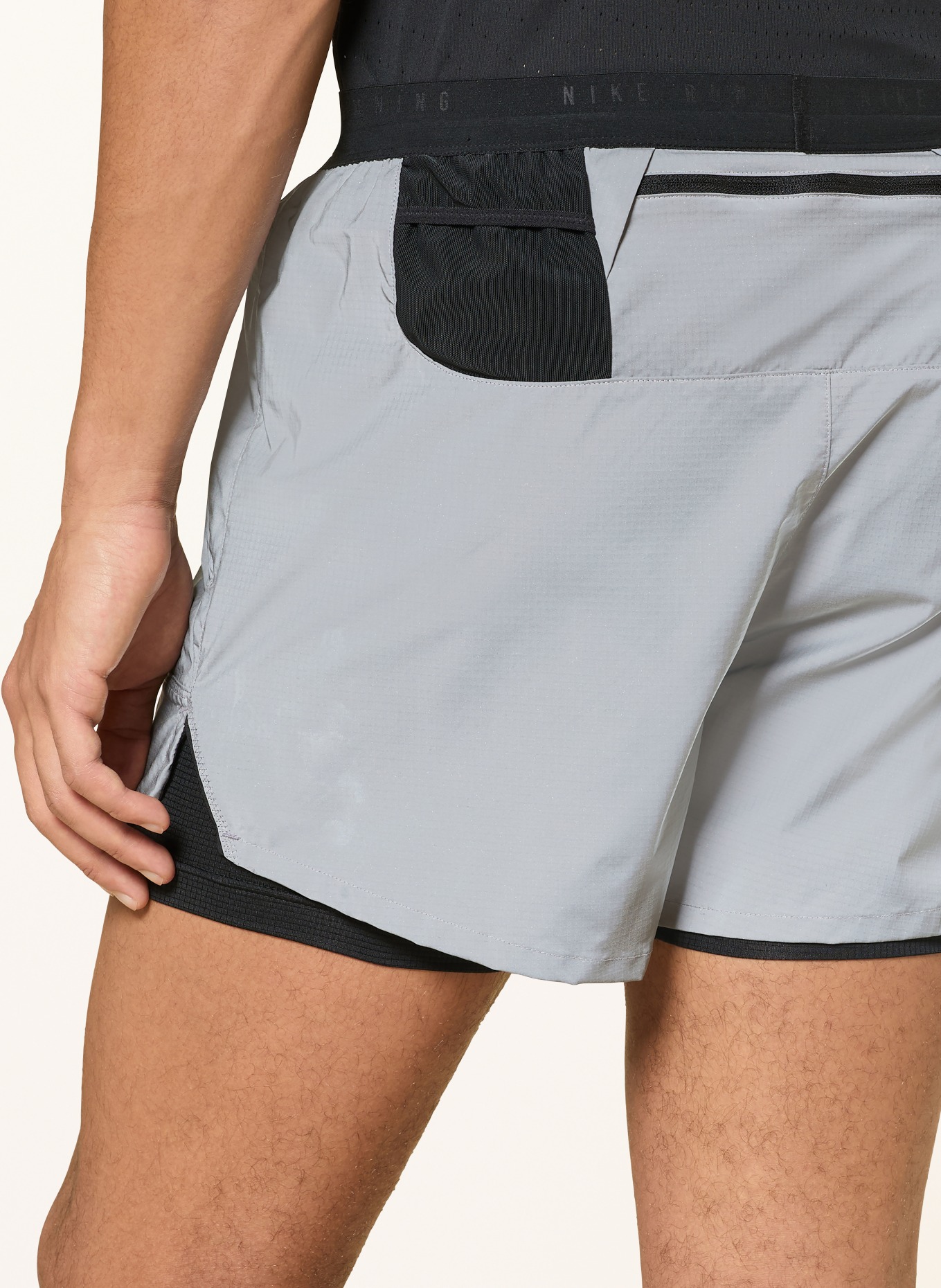 Nike Spodenki do biegania 2 w 1 REFLECT 4IN: SREBRNY