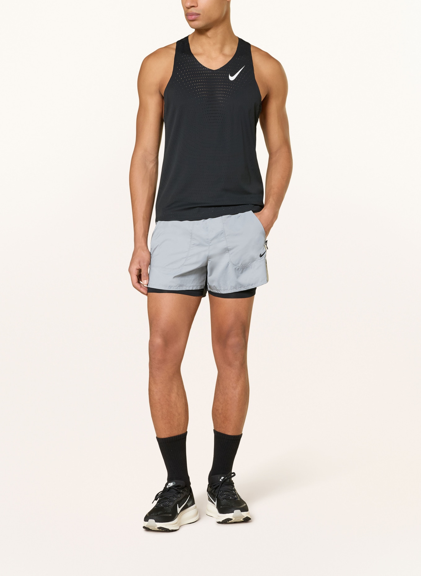 Nike Bluzka do biegania AEROSWIFT: CZARNY