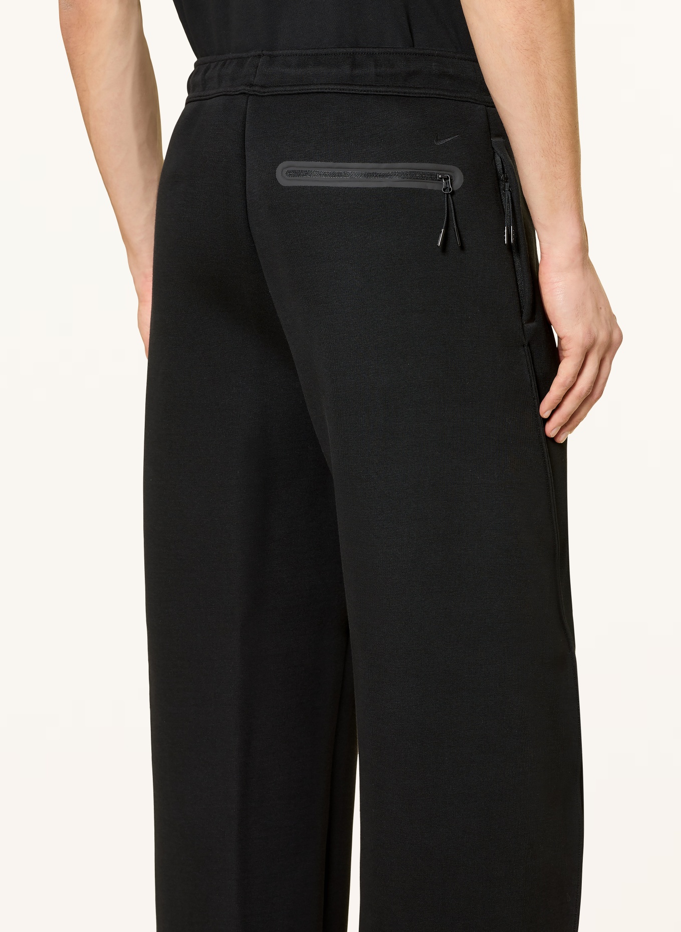 Nike Sweatpants: SCHWARZ