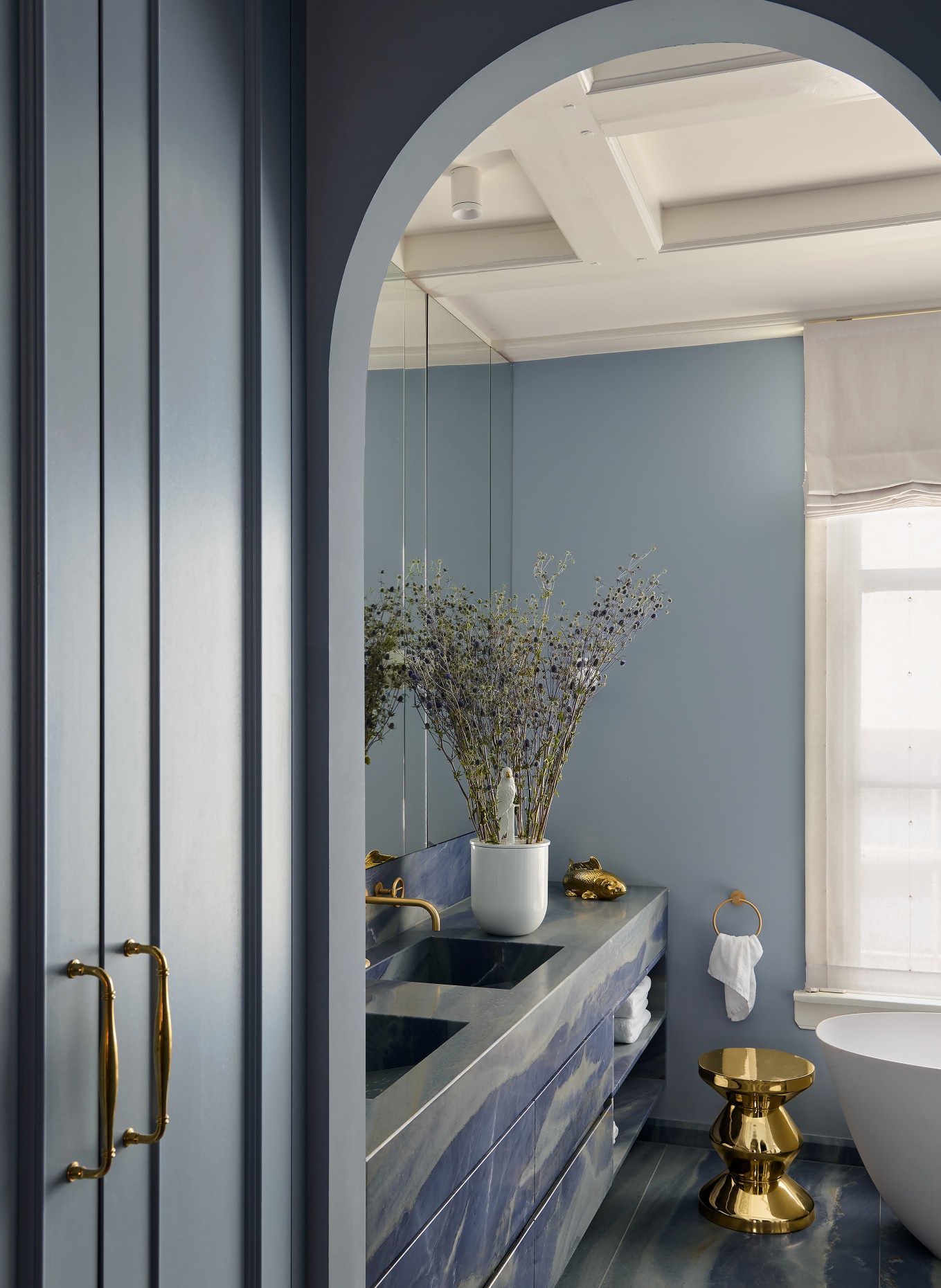 POLSPOTTEN ZIG ZAG side table: GOLD