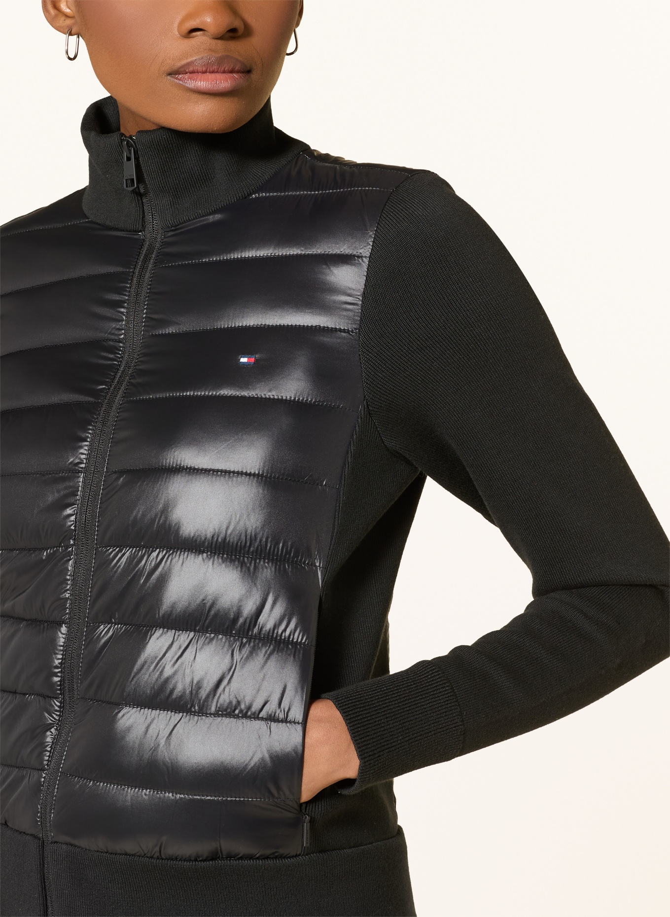 TOMMY HILFIGER Steppjacke im Materialmix: SCHWARZ