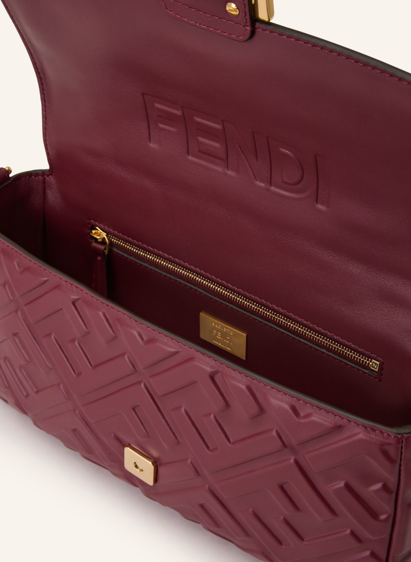 FENDI Kabelka přes rameno BAGUETTE MEDIUM: TMAVĚ ČERVENÁ / ZLATÁ
