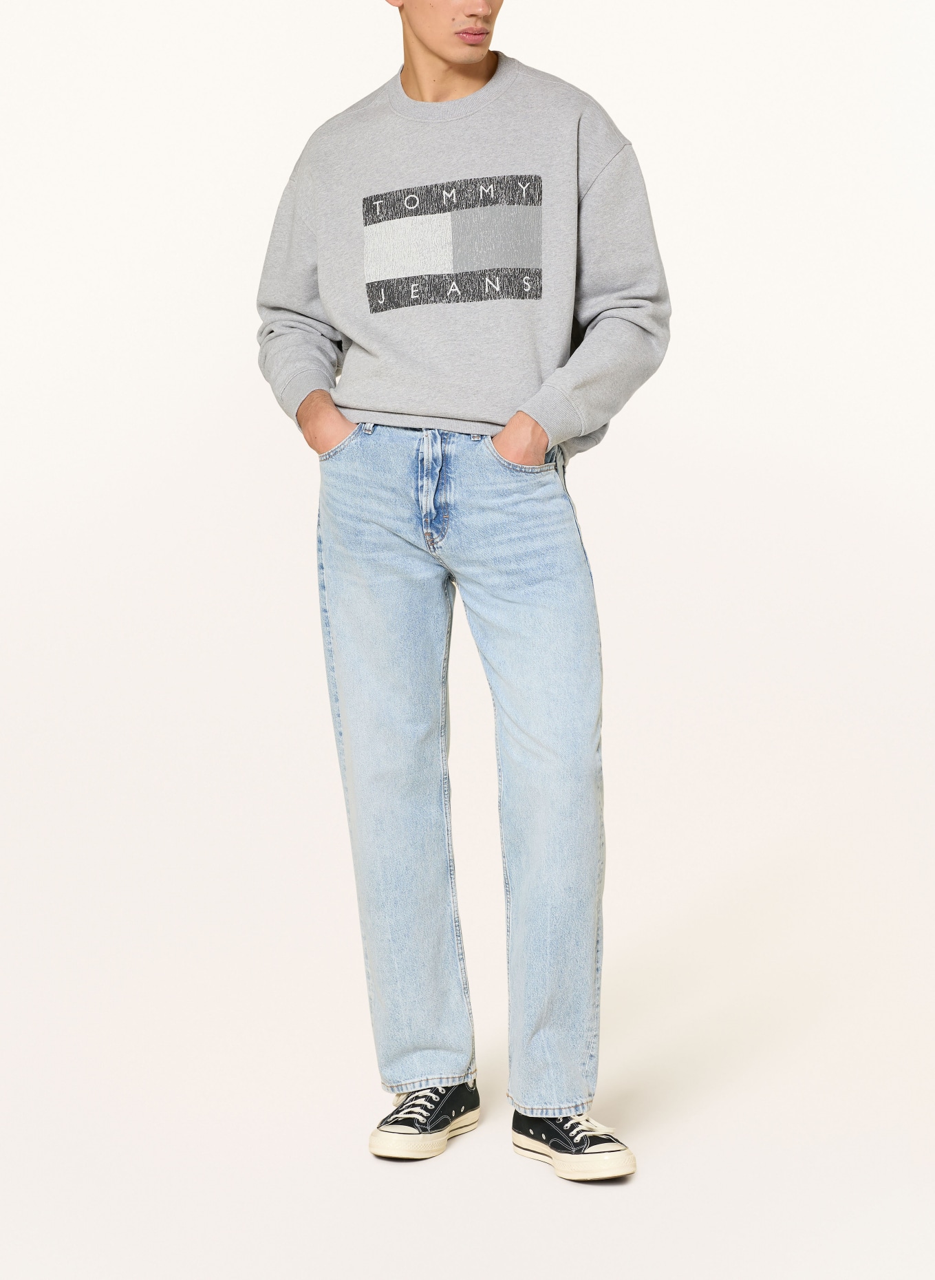 TOMMY JEANS Sweatshirt: GRAU