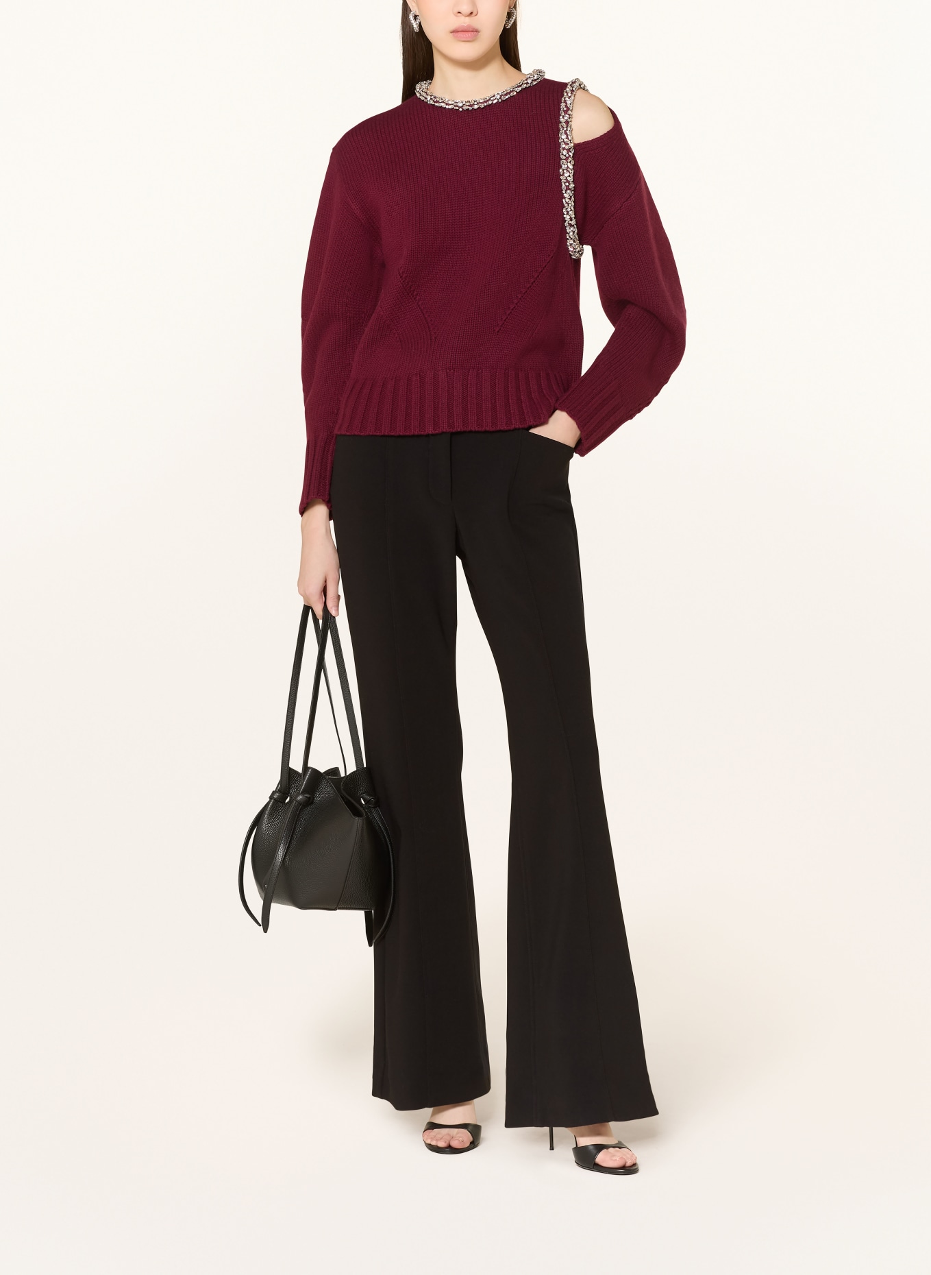 SIMKHAI Pull MONROE avec pierres décoratives: ROUGE FONCÉ / ARGENT