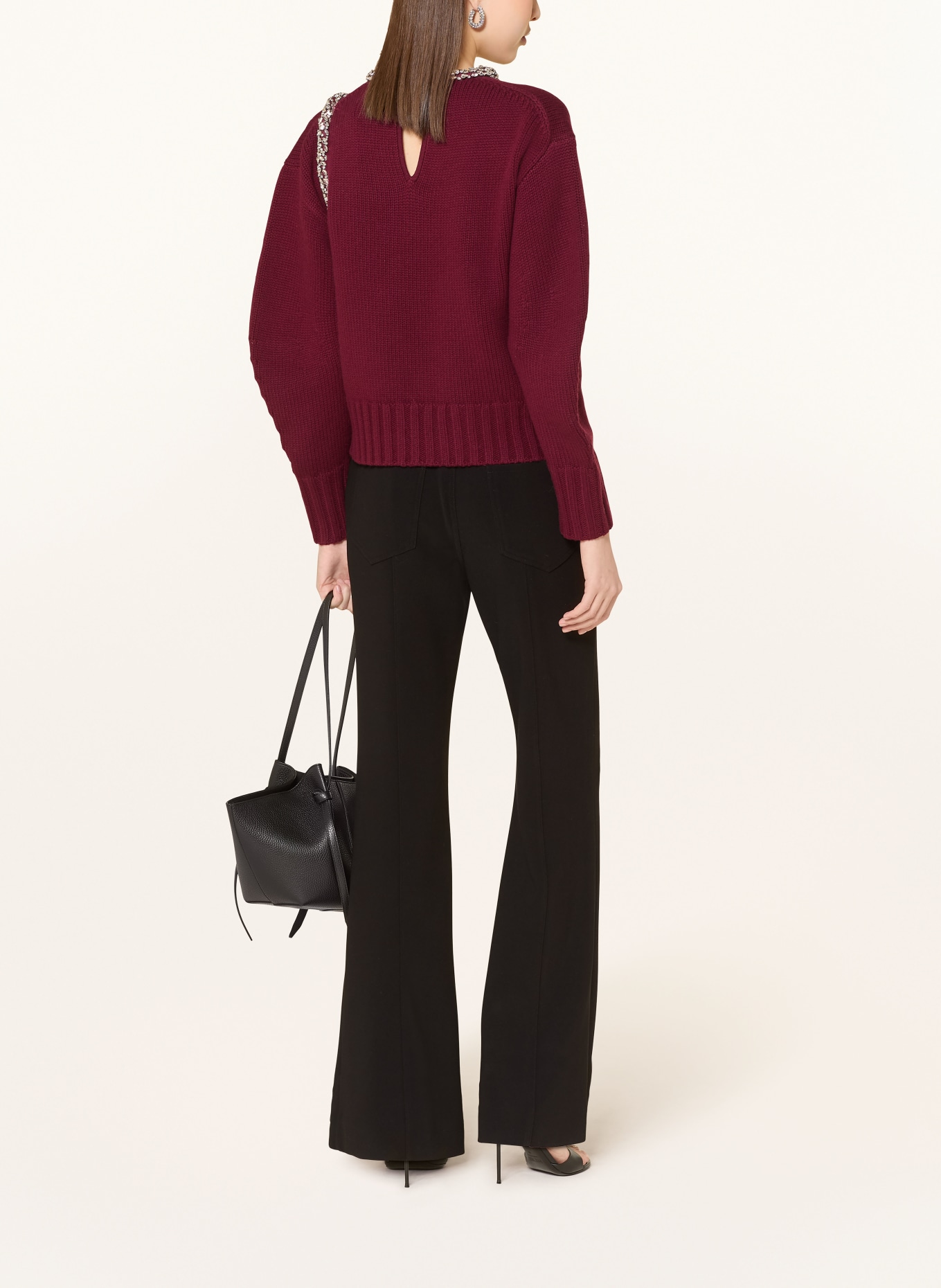 SIMKHAI Pull MONROE avec pierres décoratives: ROUGE FONCÉ / ARGENT