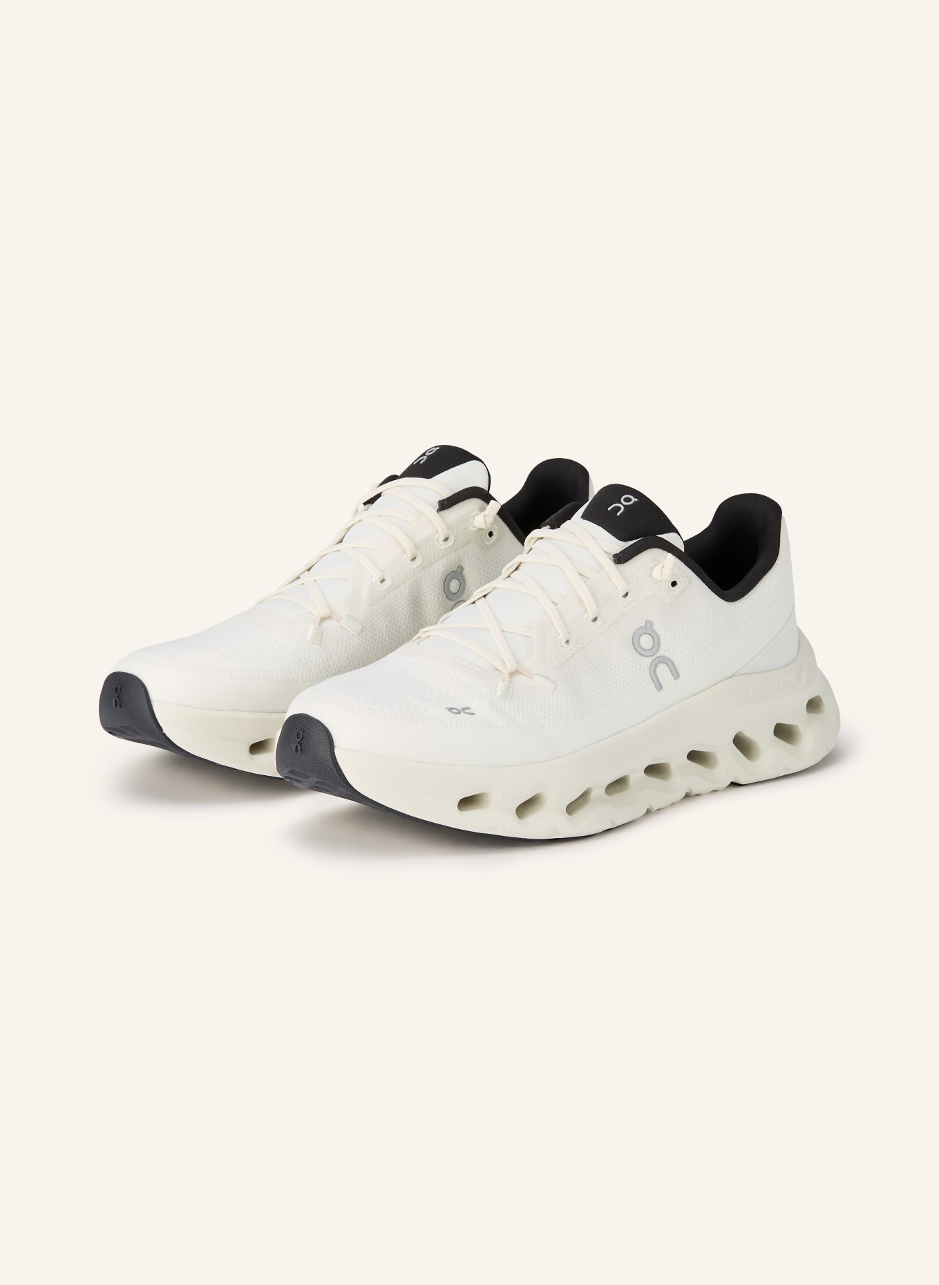 On Sneakersy CLOUDTILT: BIAŁY / CZARNY