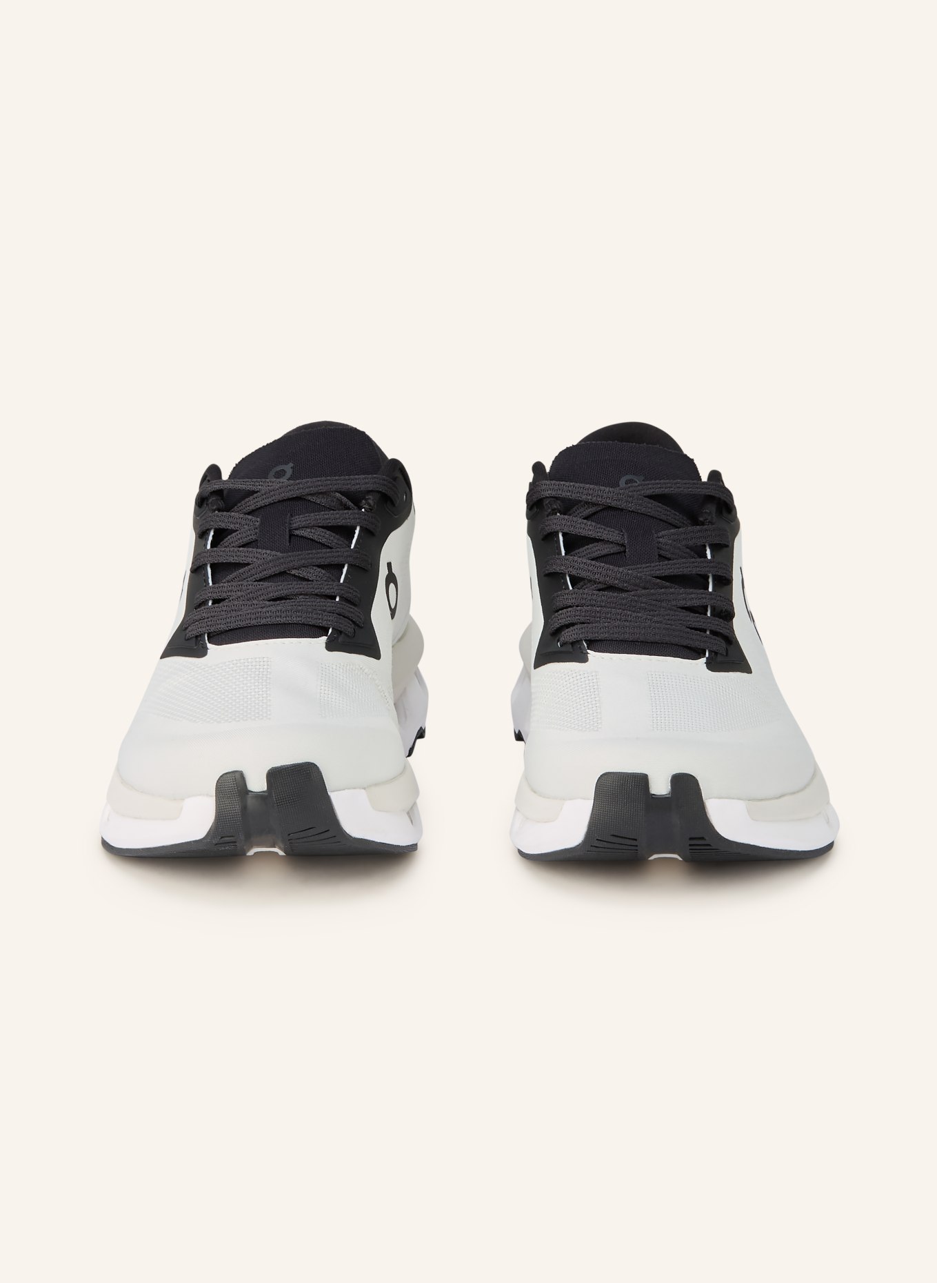 On Sneakersy CLOUDZONE: BIAŁY / CZARNY