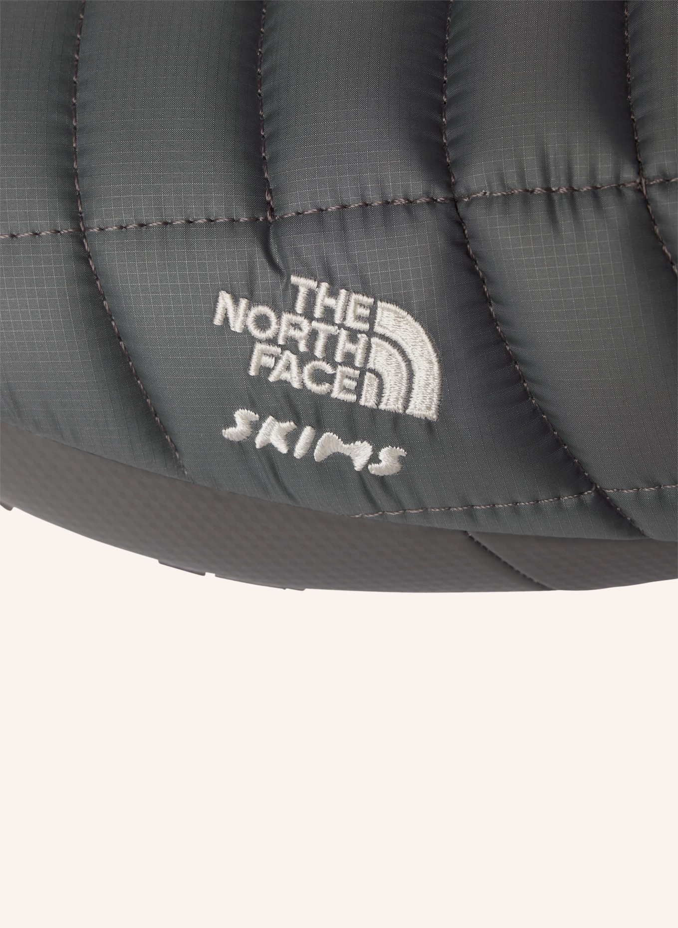 THE NORTH FACE x SKIMS THERMOBALL™ TRACTION slippers: T8M SK Gunmetal-SK Gunmetal