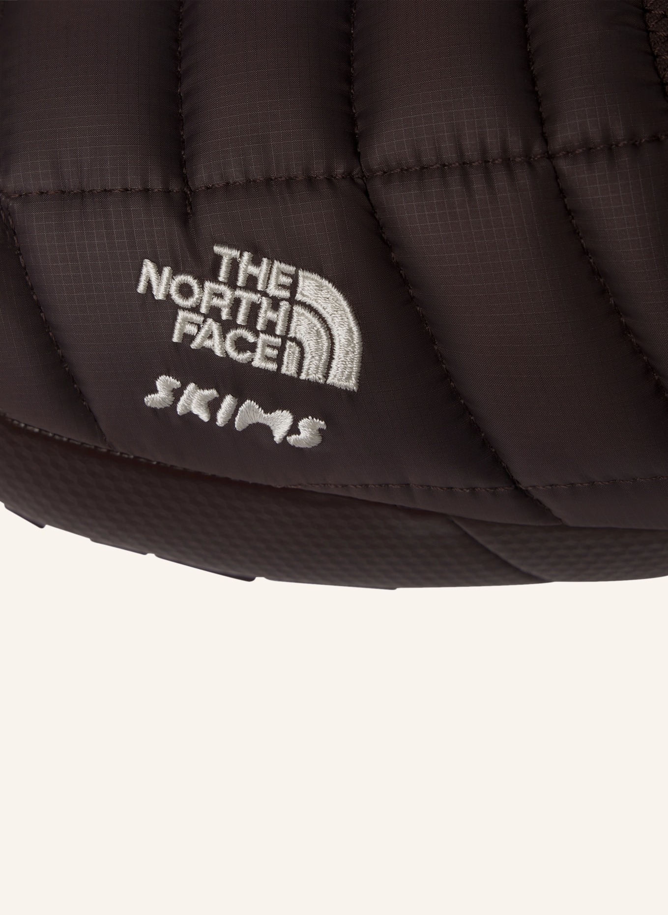 THE NORTH FACE x SKIMS THERMOBALL™ TRACTION slippers: T8J SK Phoenix-SK Phoenix