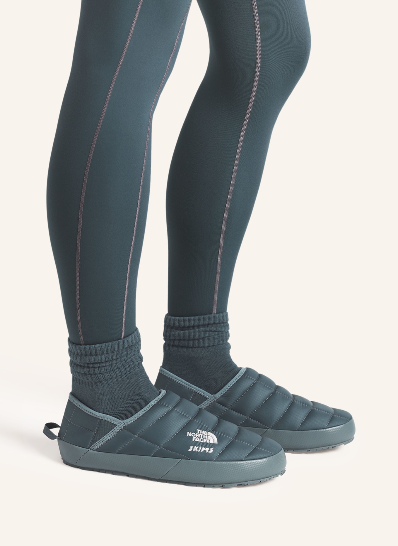 THE NORTH FACE x SKIMS THERMOBALL™ TRACTION slippers: UB0 SK Kyanite/SK Kyanite