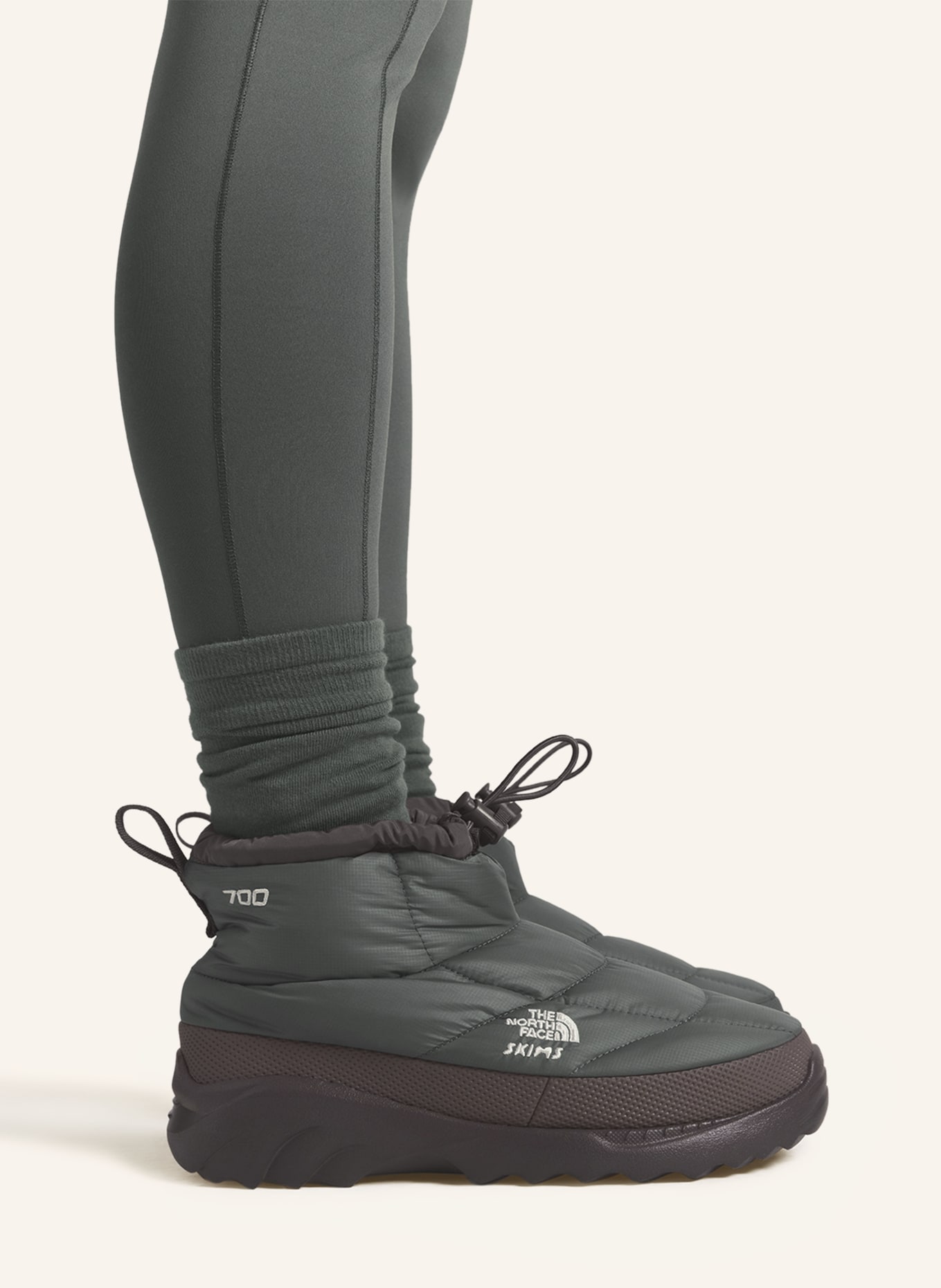 THE NORTH FACE x SKIMS Bottes TNF X SKIMS NUPTSE TRACTION: T8M SK Gunmetal-SK Gunmetal
