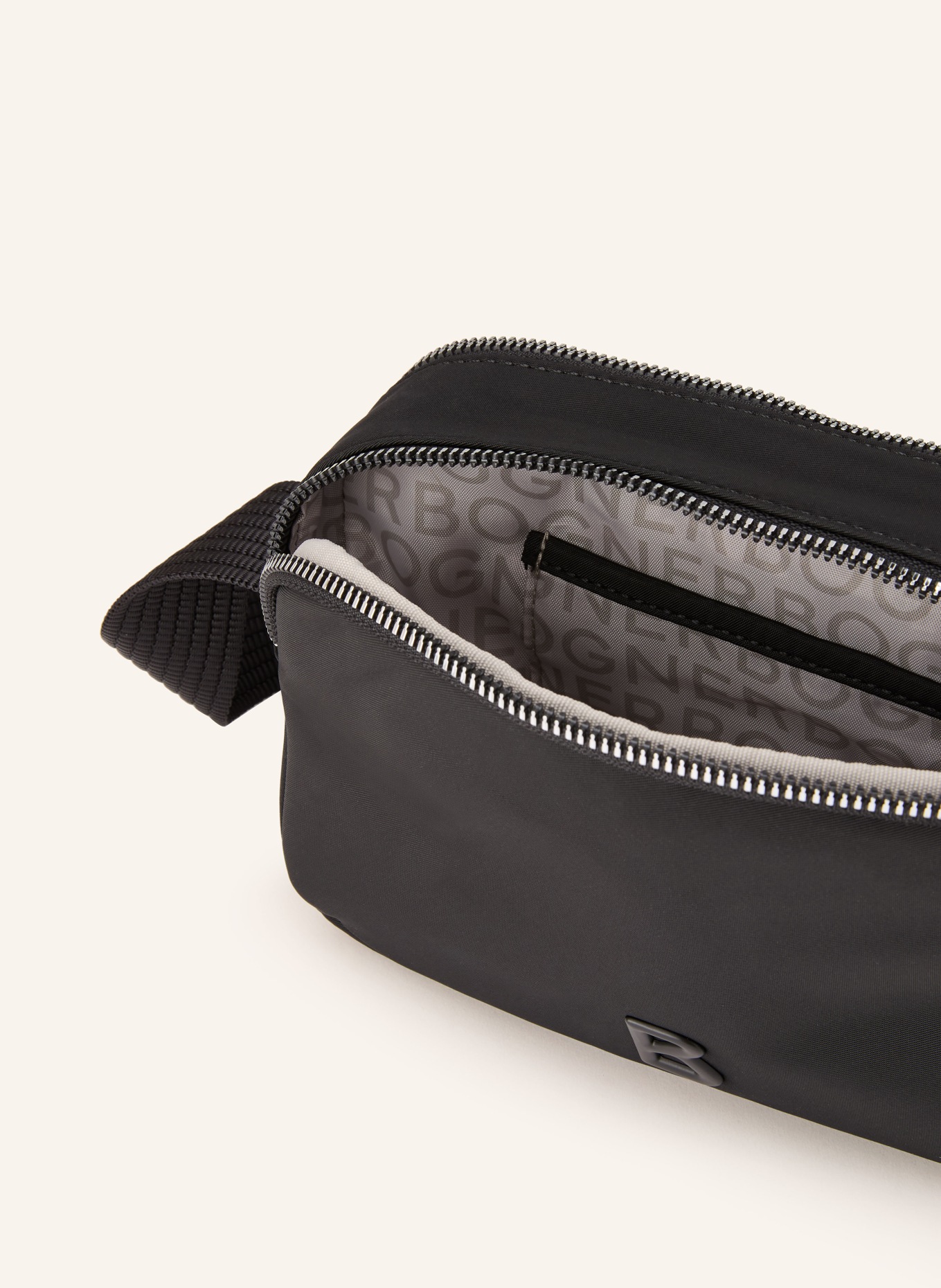 BOGNER Umhängetasche VERBIER PLAY 1.0 AVY: SCHWARZ