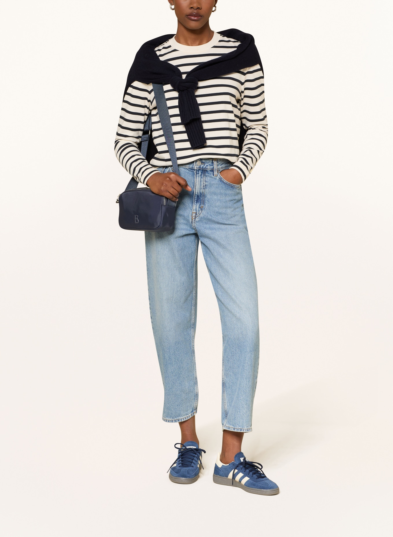 BOGNER Schoudertas VERBIER PLAY 1.0 AVY: DONKERBLAUW