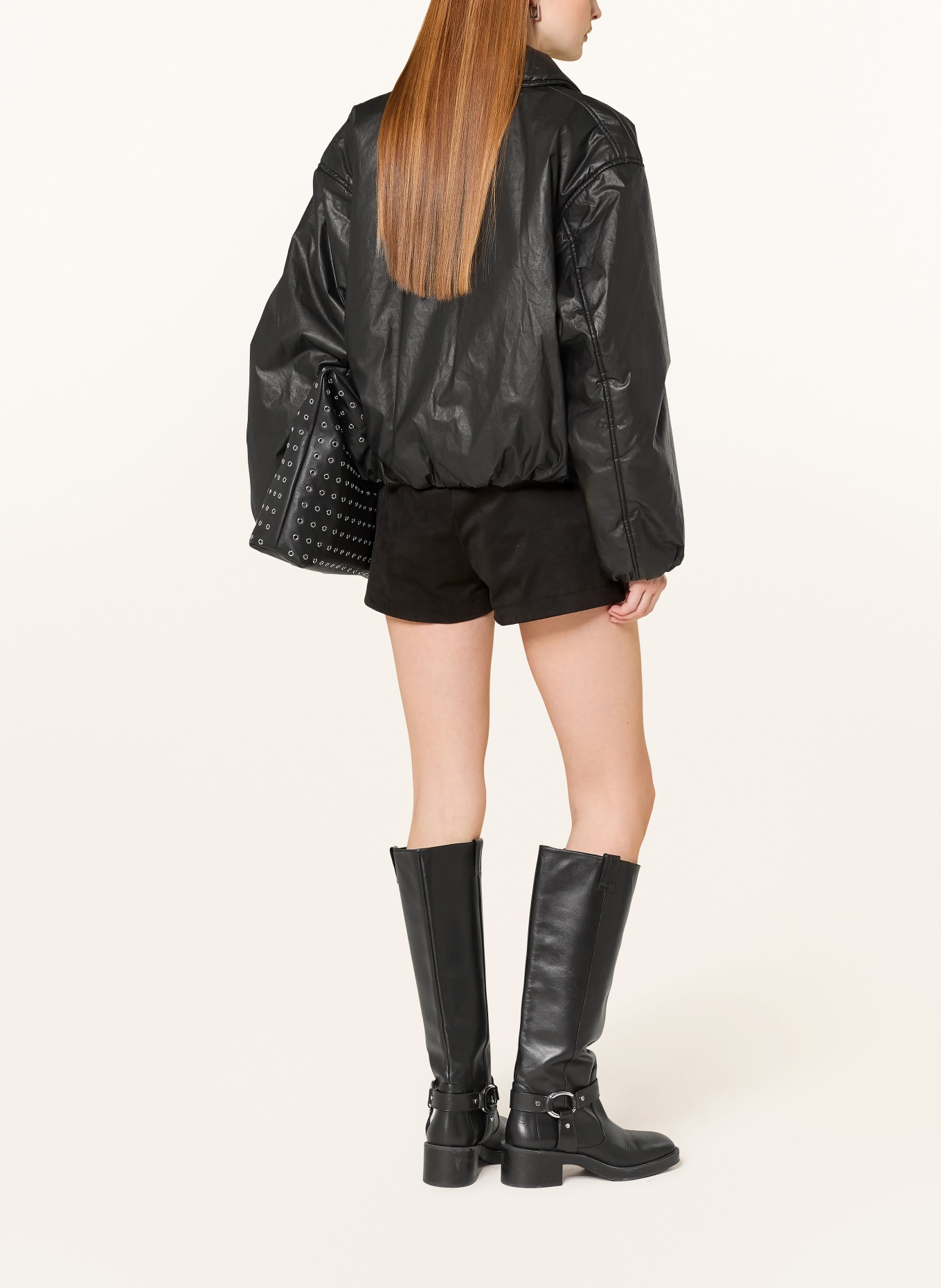 GUESS Šortky ERIN v koženém vzhledu: ČERNÁ