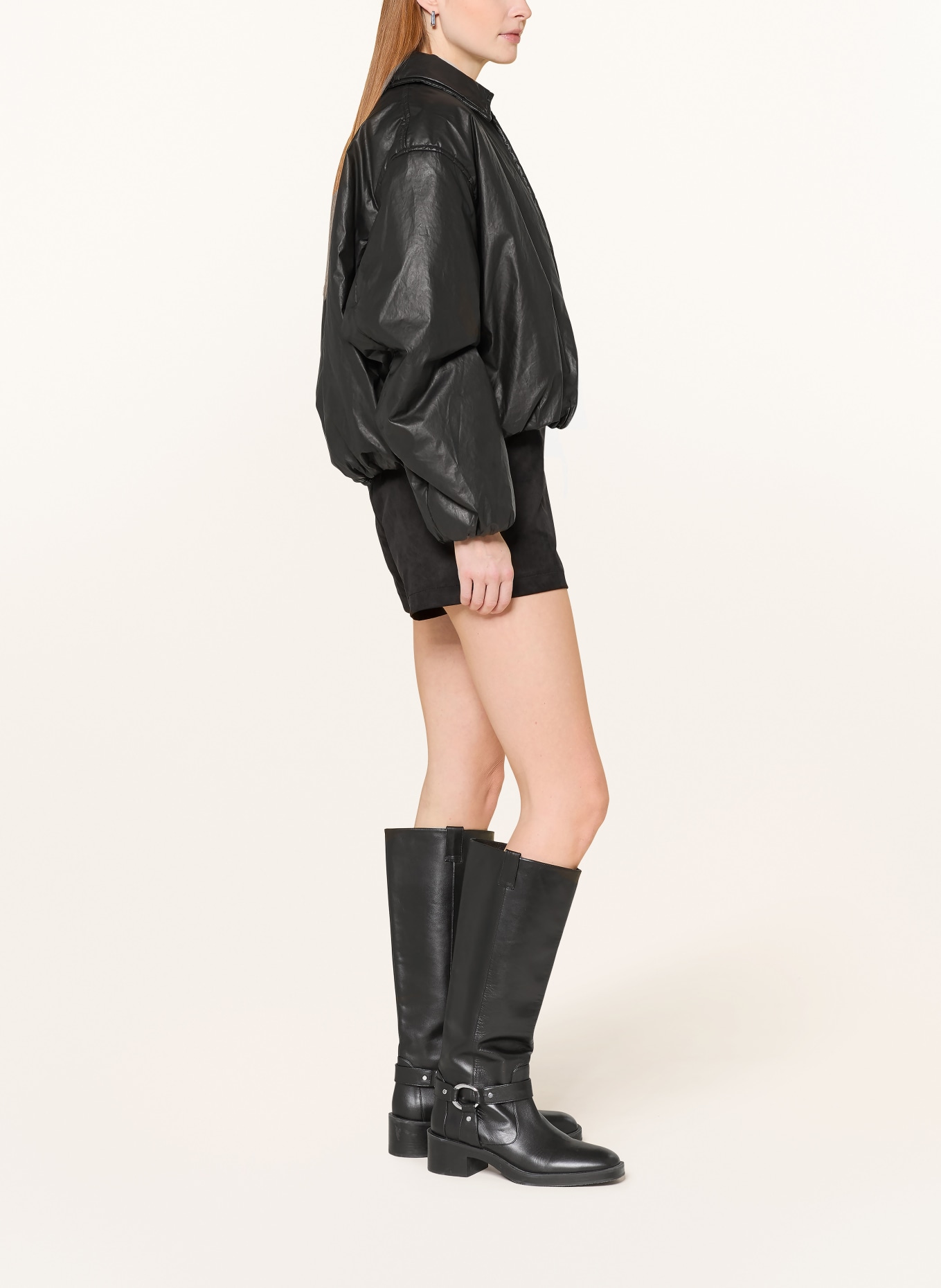 GUESS Šortky ERIN v koženém vzhledu: ČERNÁ