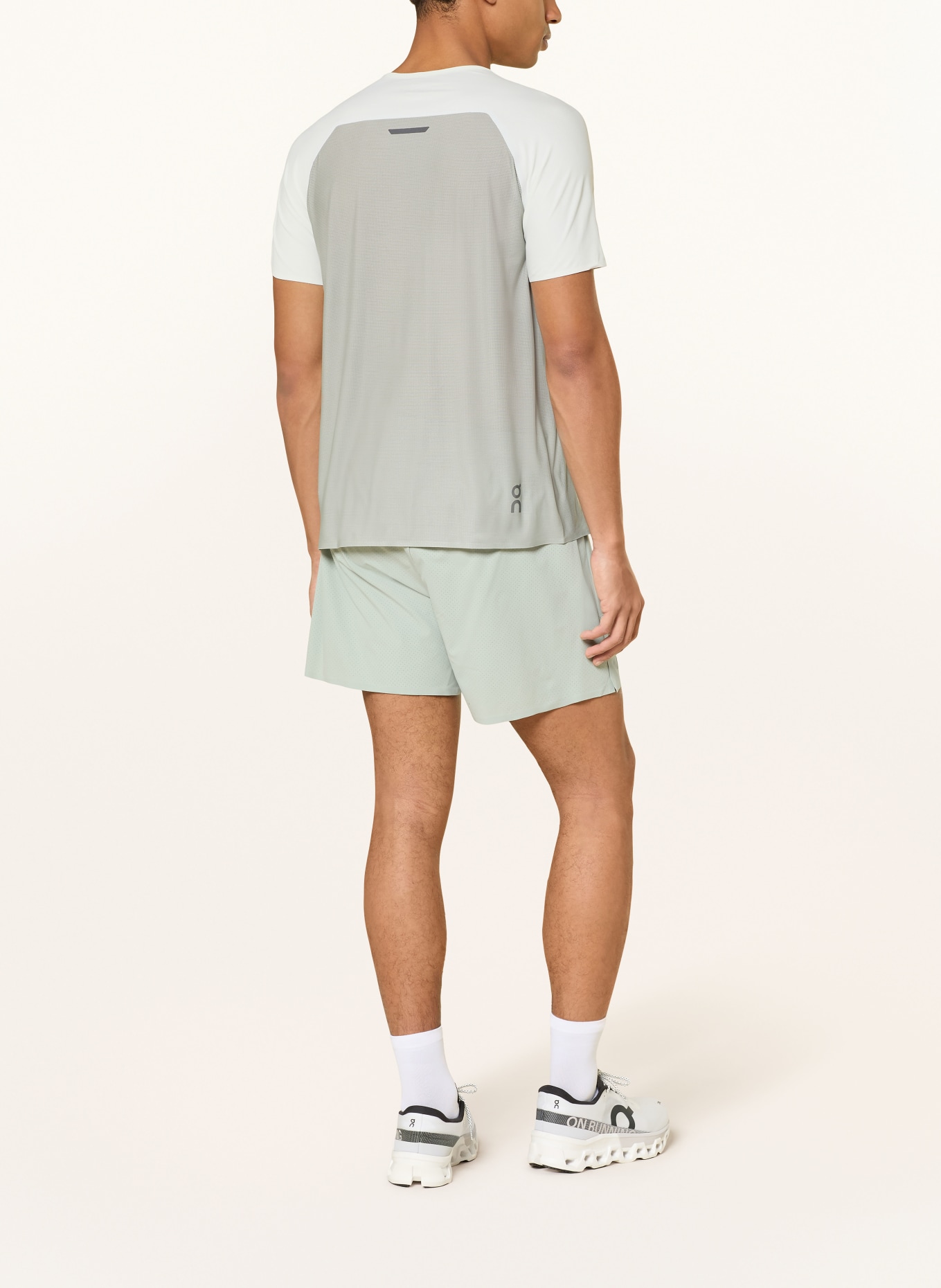 On Laufshirt PERFORMANCE-T: HELLGRAU / GRAU