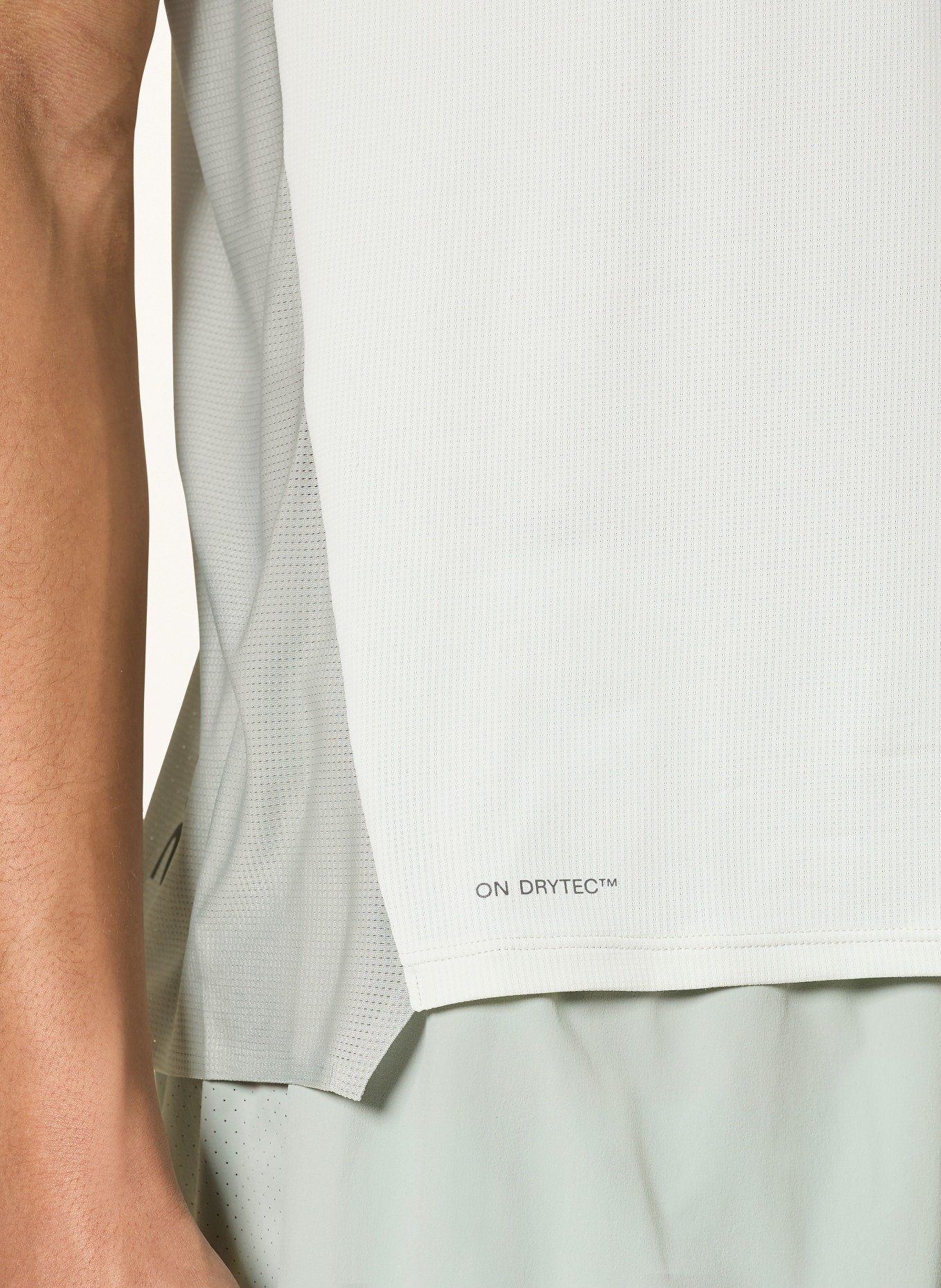 On Laufshirt PERFORMANCE-T: HELLGRAU / GRAU