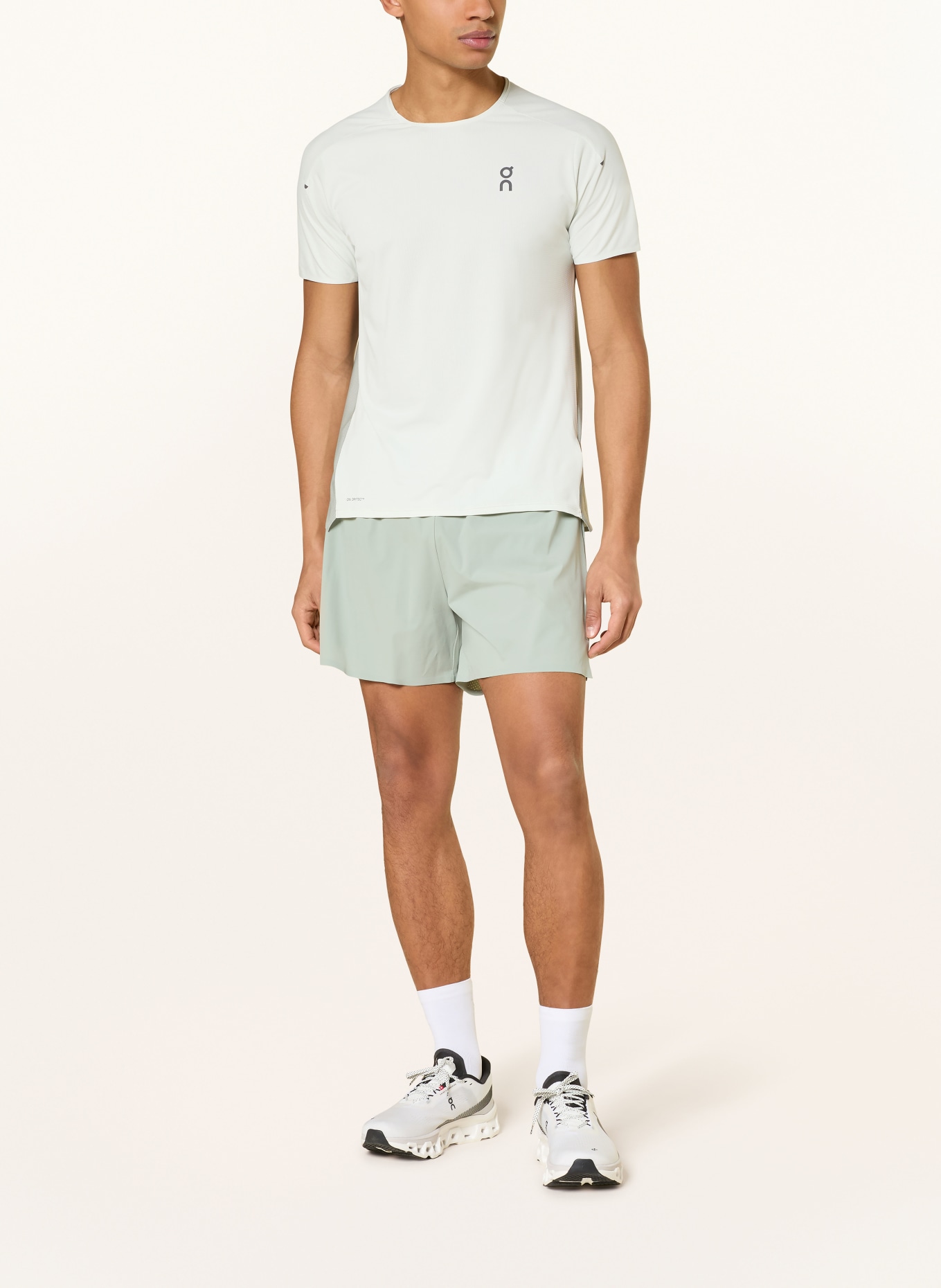 On Spodenki do biegania 2 w 1 PERFORMANCE: JASNOCZARY